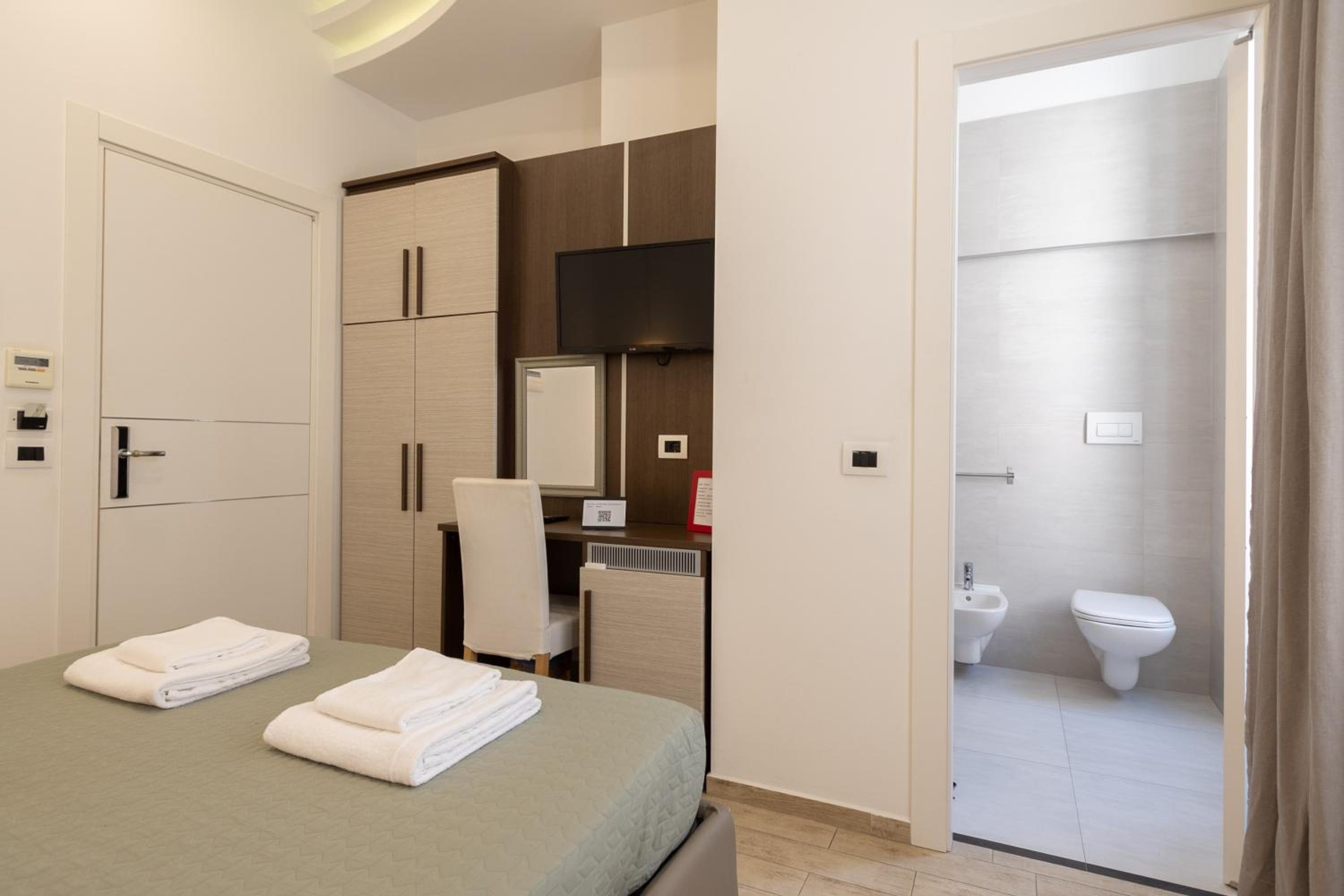 Deluxe Double Or Twin Room photo 2
