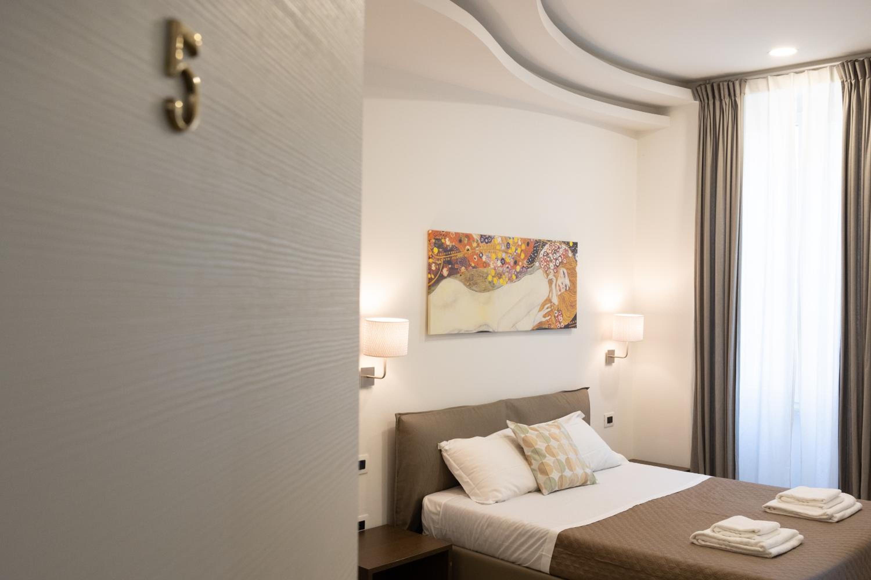 Deluxe Double Room photo 3