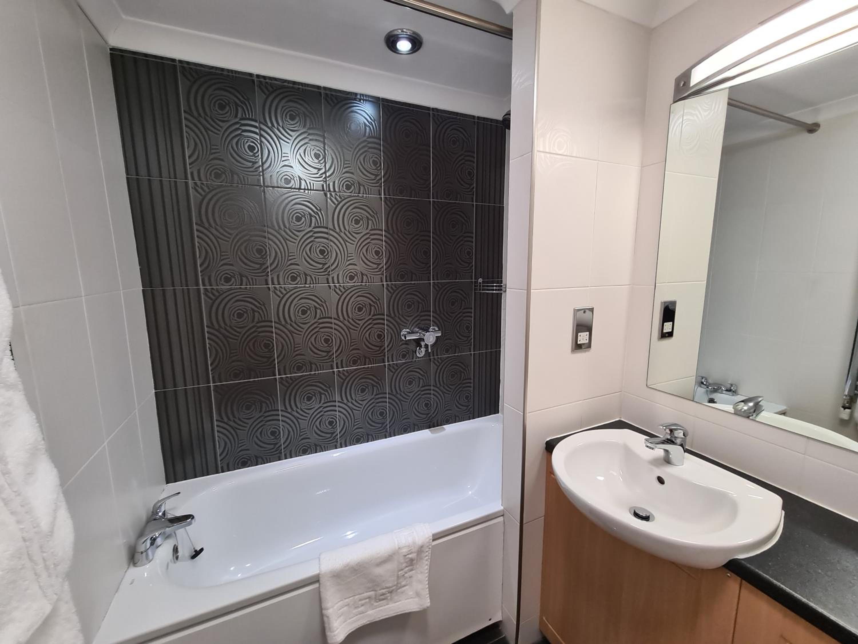 Deluxe Double or Twin Room with Sea View - Photo 3