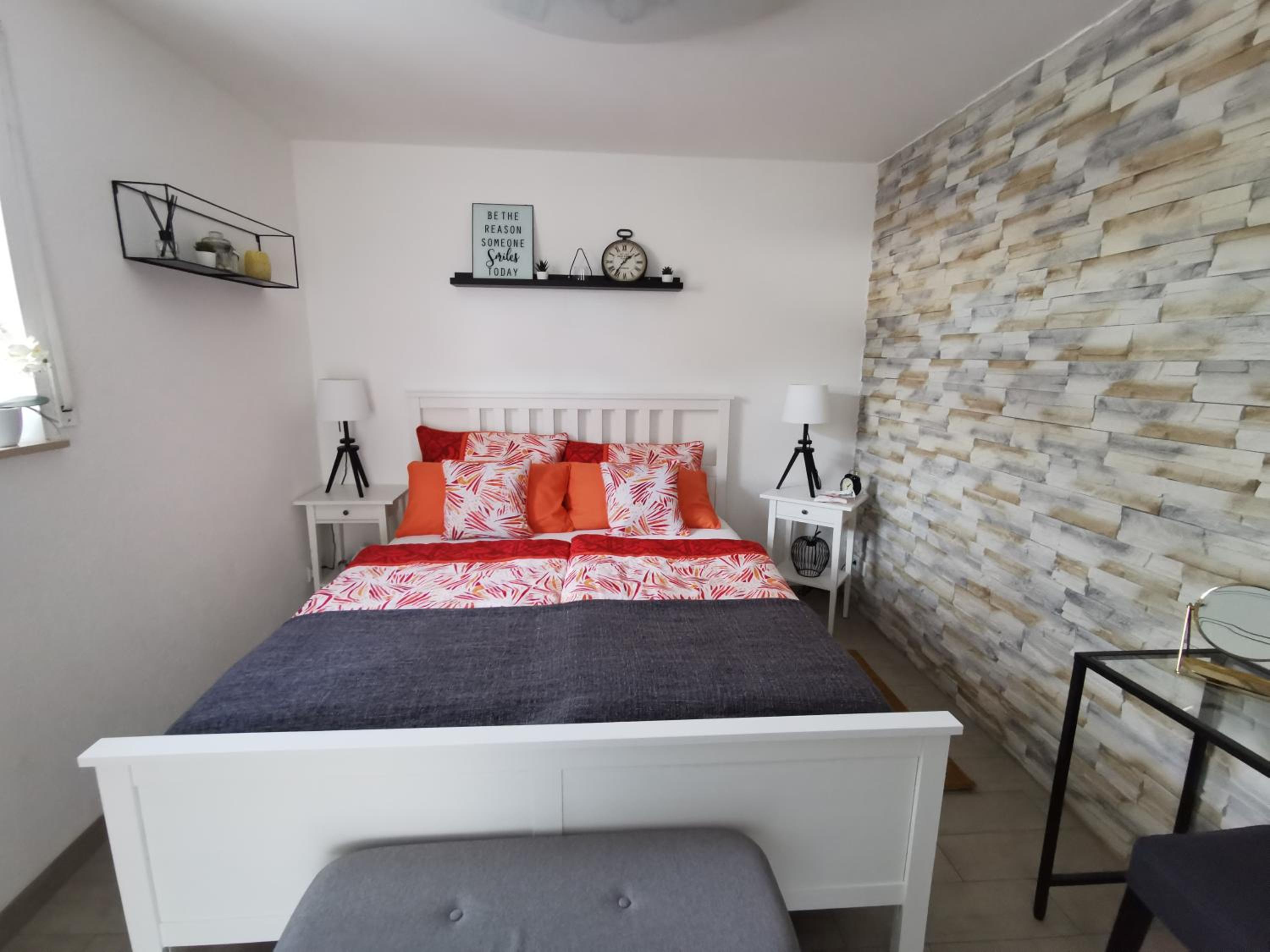 One-Bedroom Apartment photo 1