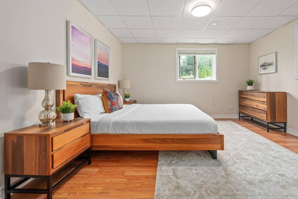 Six-Bedroom House photo 1