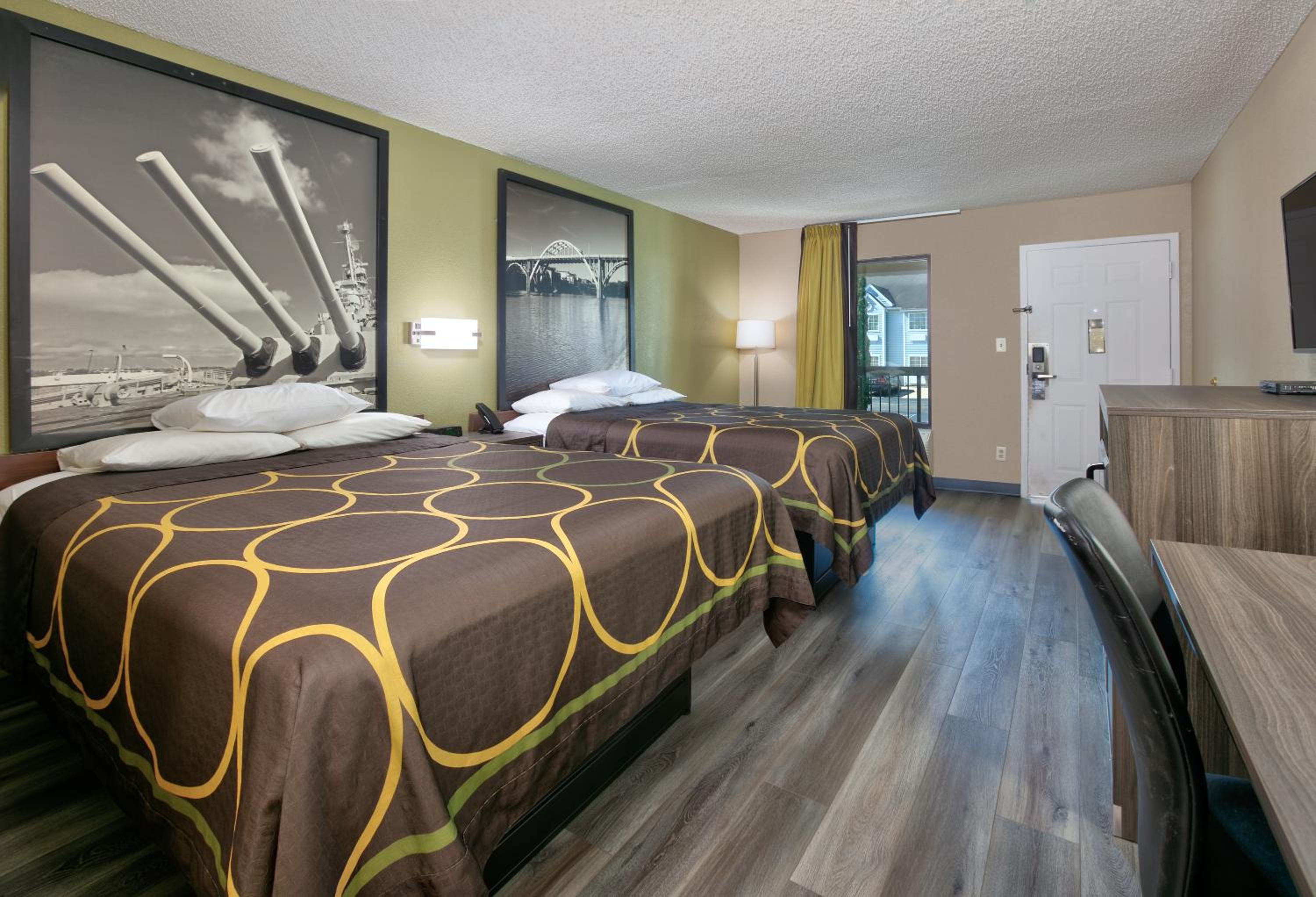Queen Room with Two Queen Beds -  Non Smoking - Photo 3