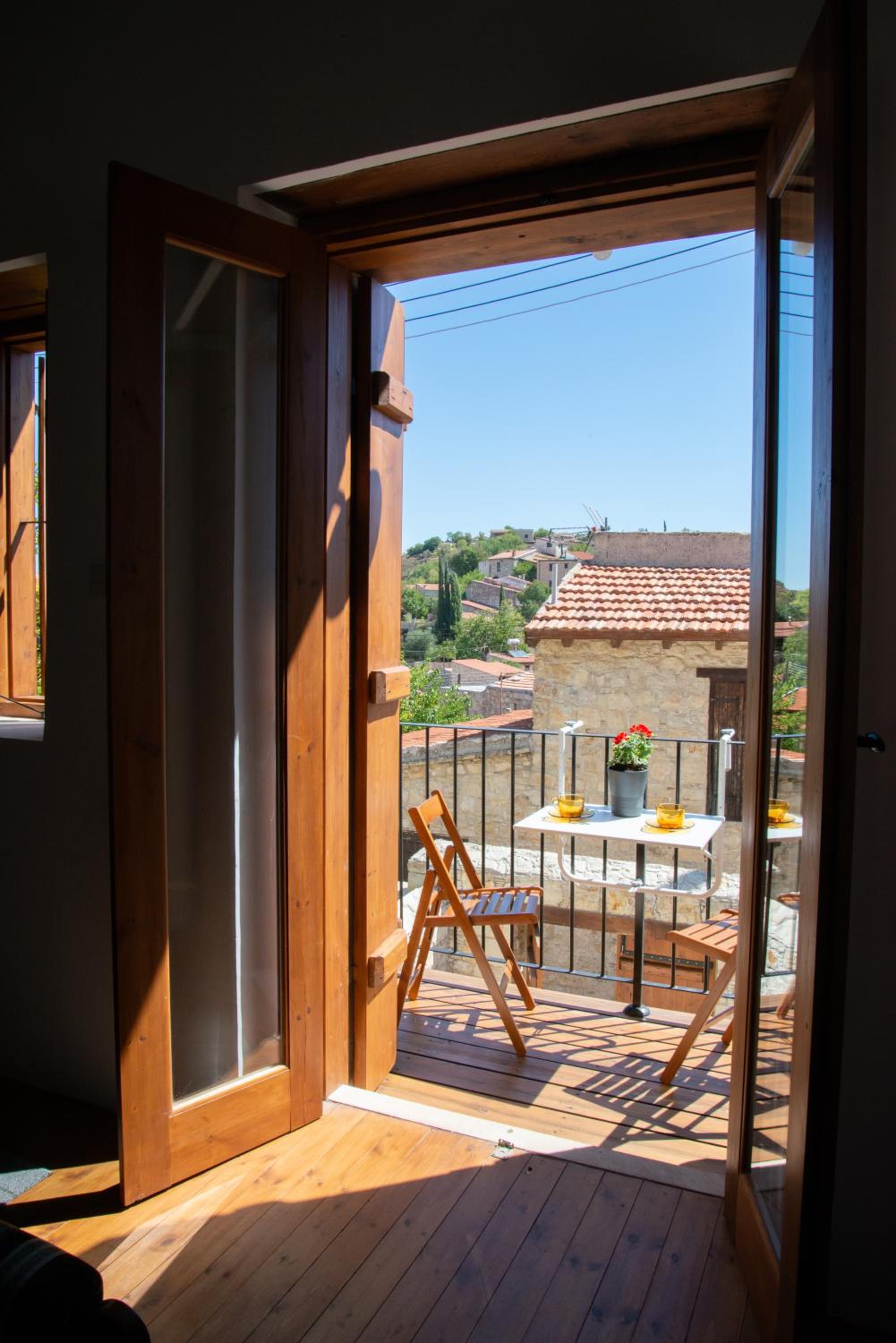 Studio with Balcony photo 3