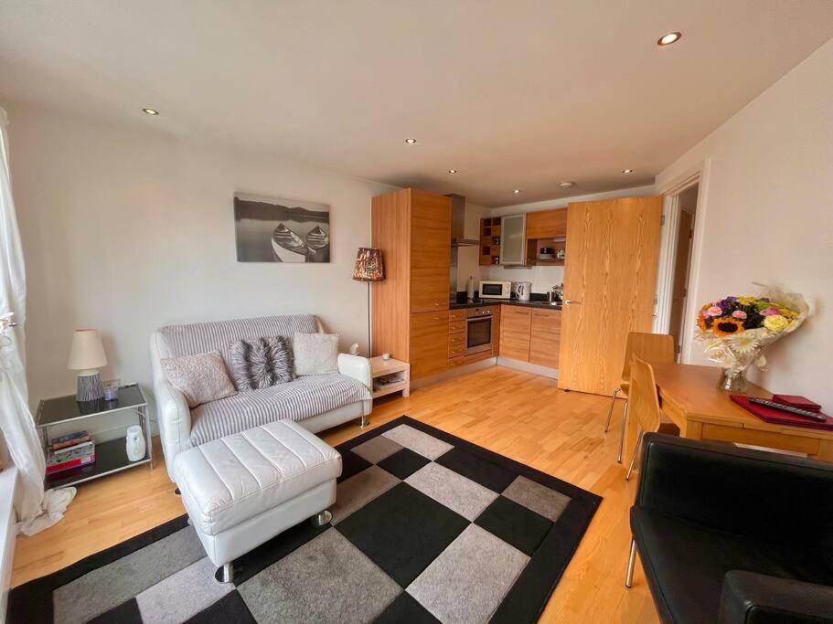 One-Bedroom Apartment photo 2
