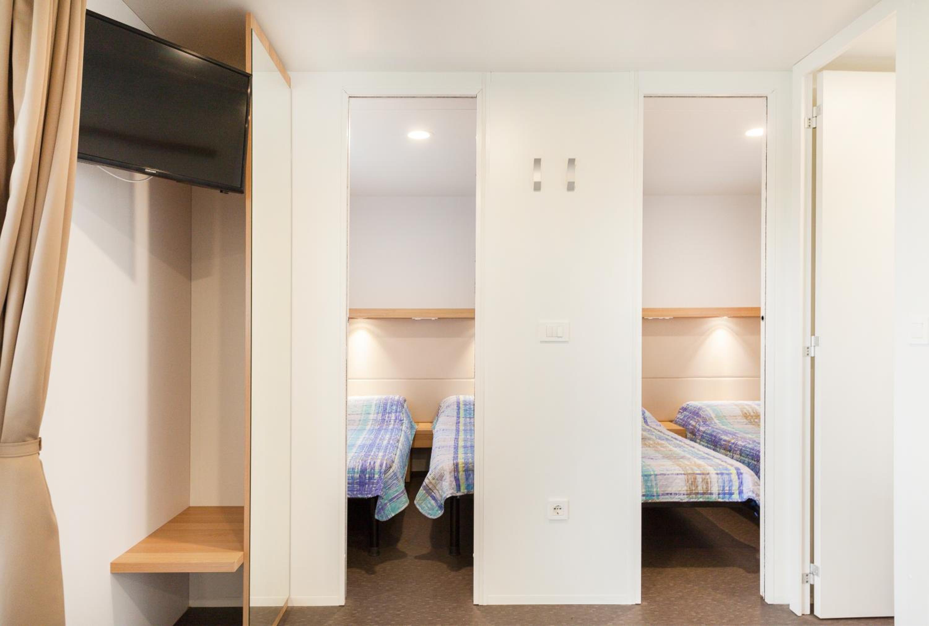 Mobile Home with Three Bedrooms and Two Bathrooms photo 3