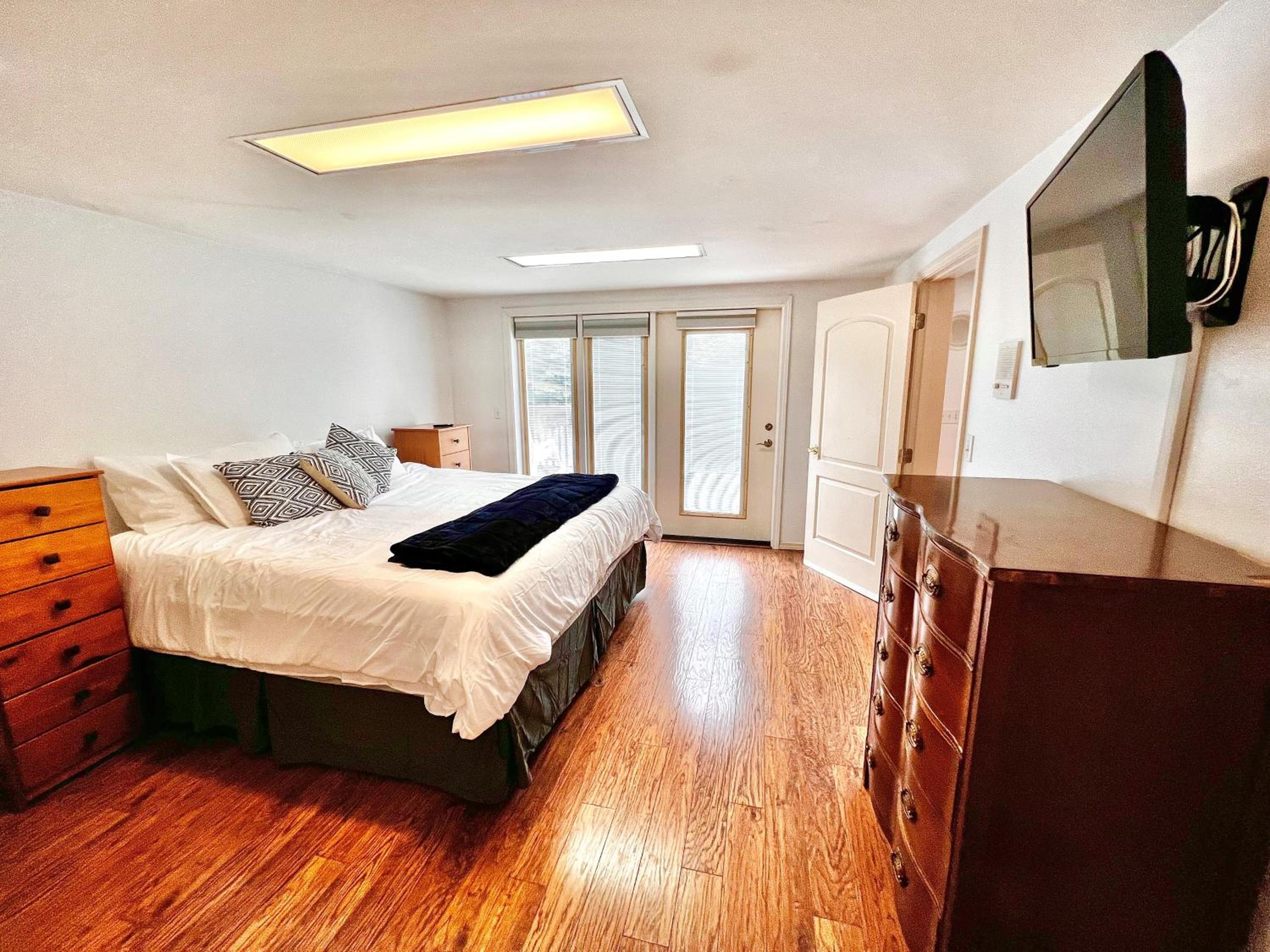 Four-Bedroom Apartment photo 2