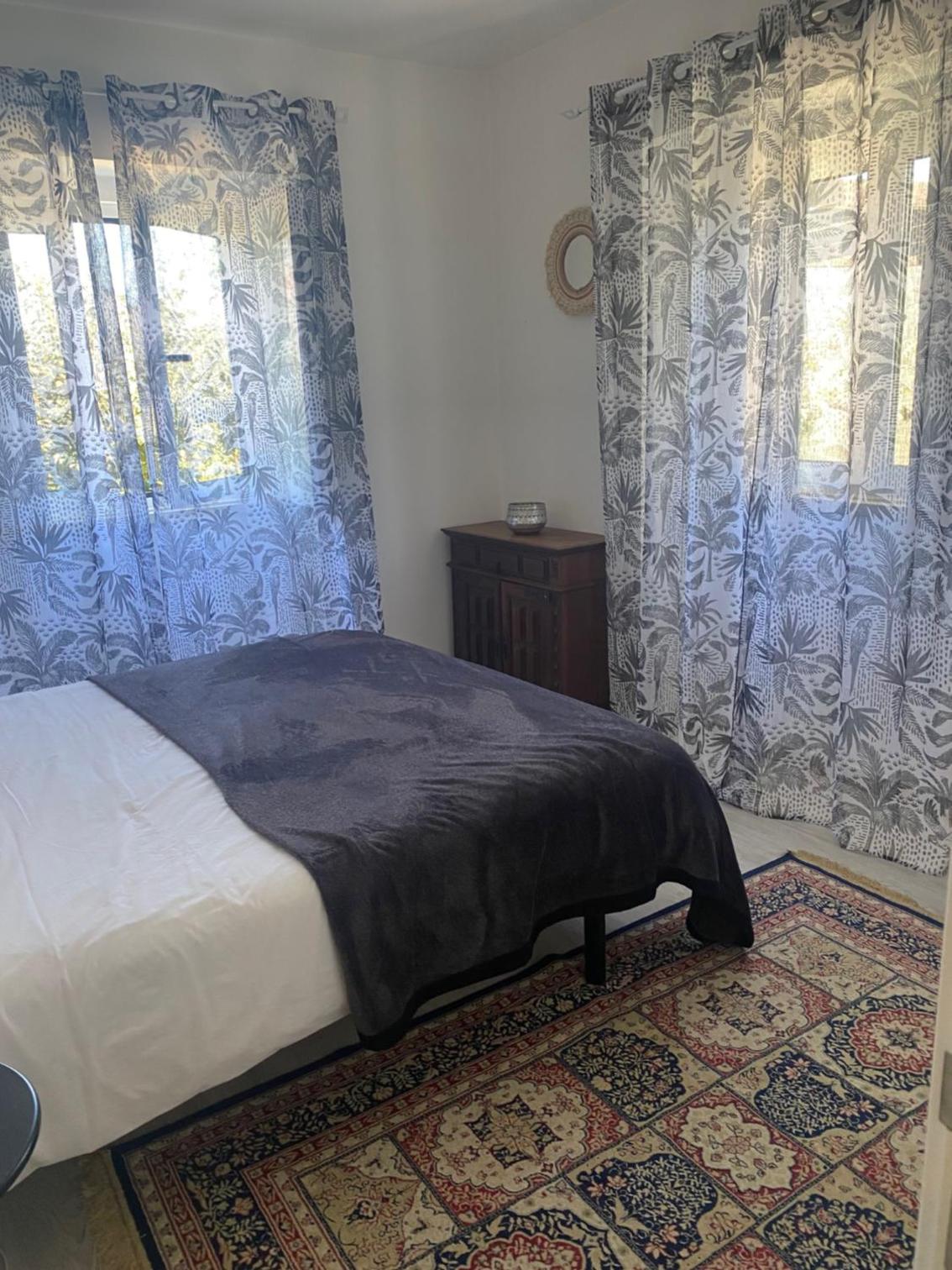 Three-Bedroom House - Photo 3