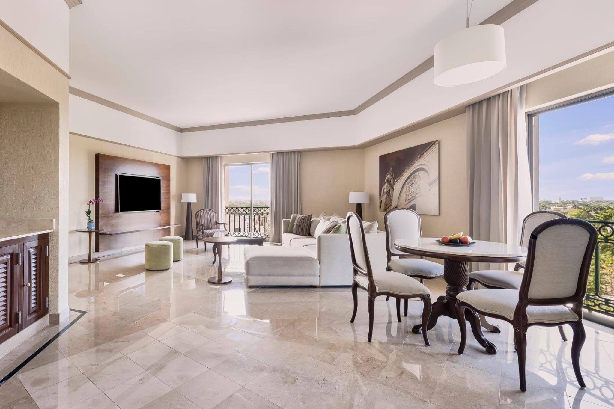Master Suite 1 King thumbnail 5