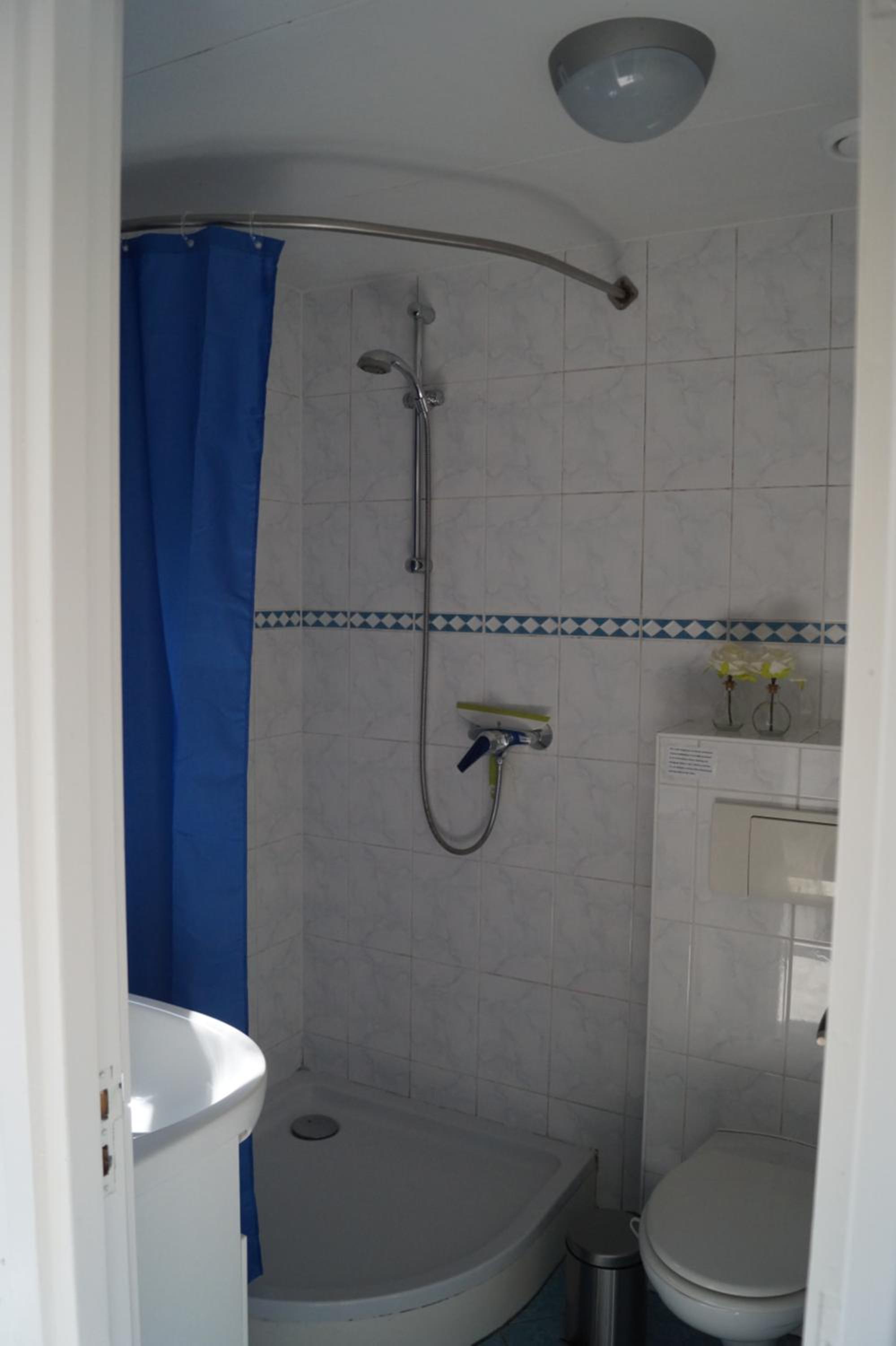 Double or Twin Room with Private Bathroom photo 3