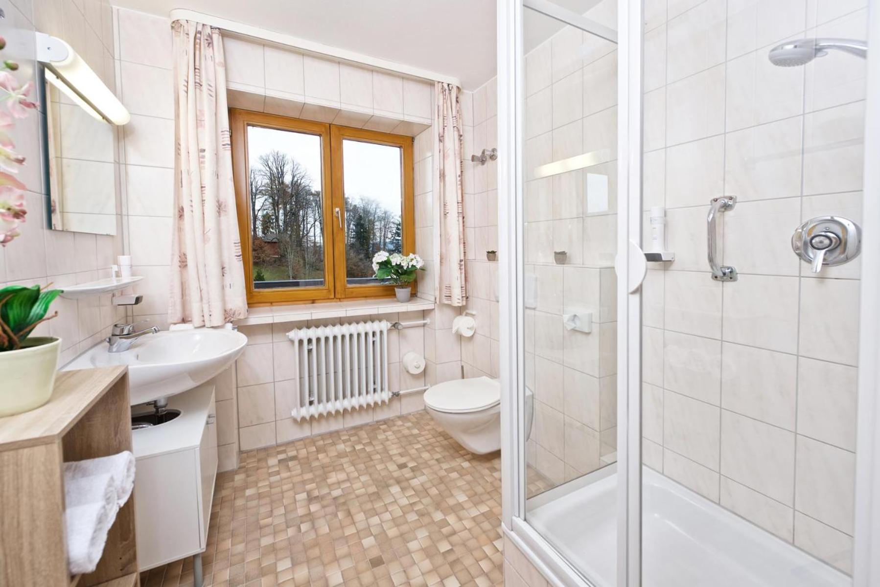 Apartment with Balcony - Photo 2