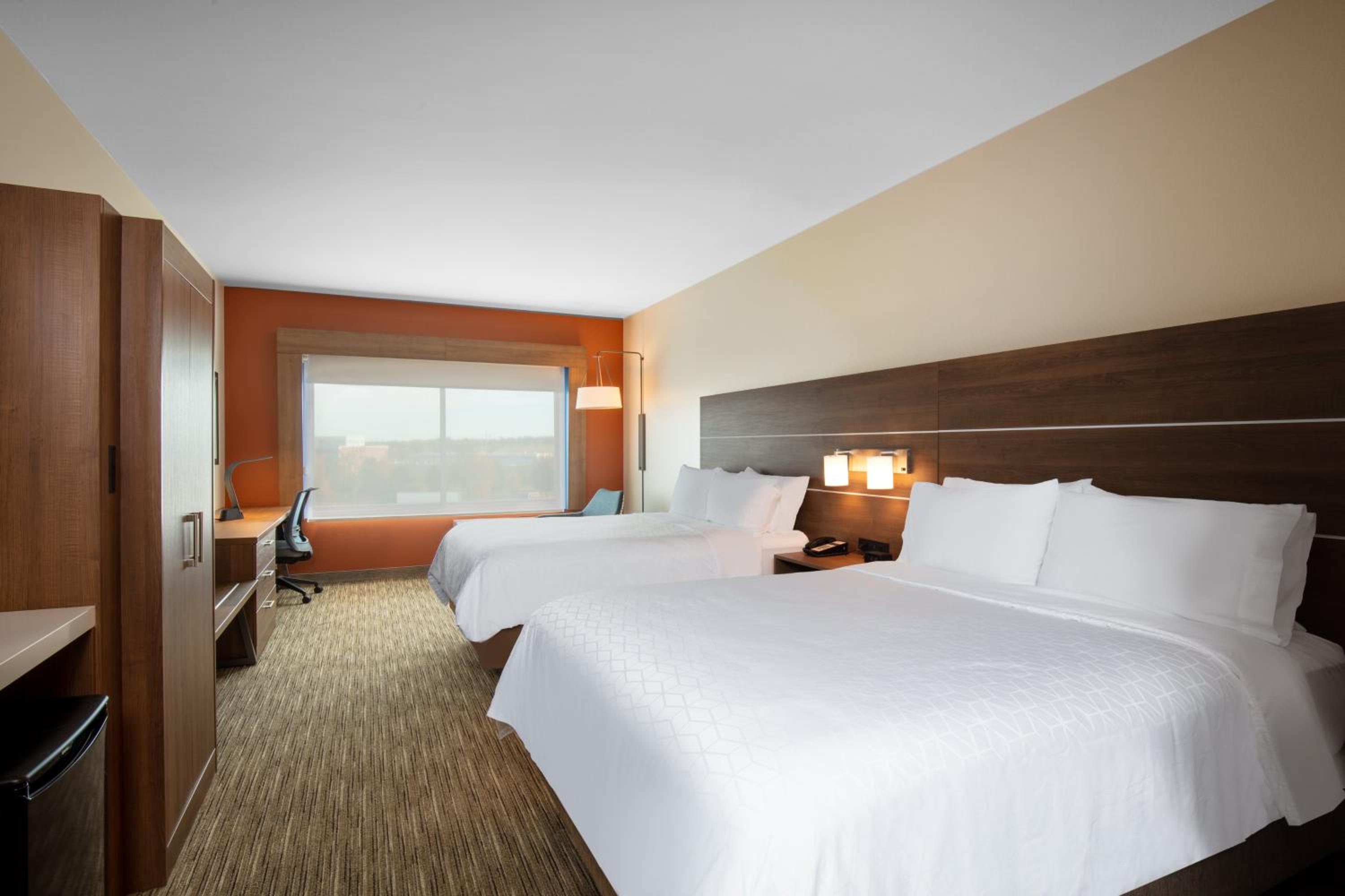 Standard Room with Two Queen Beds - Photo 3
