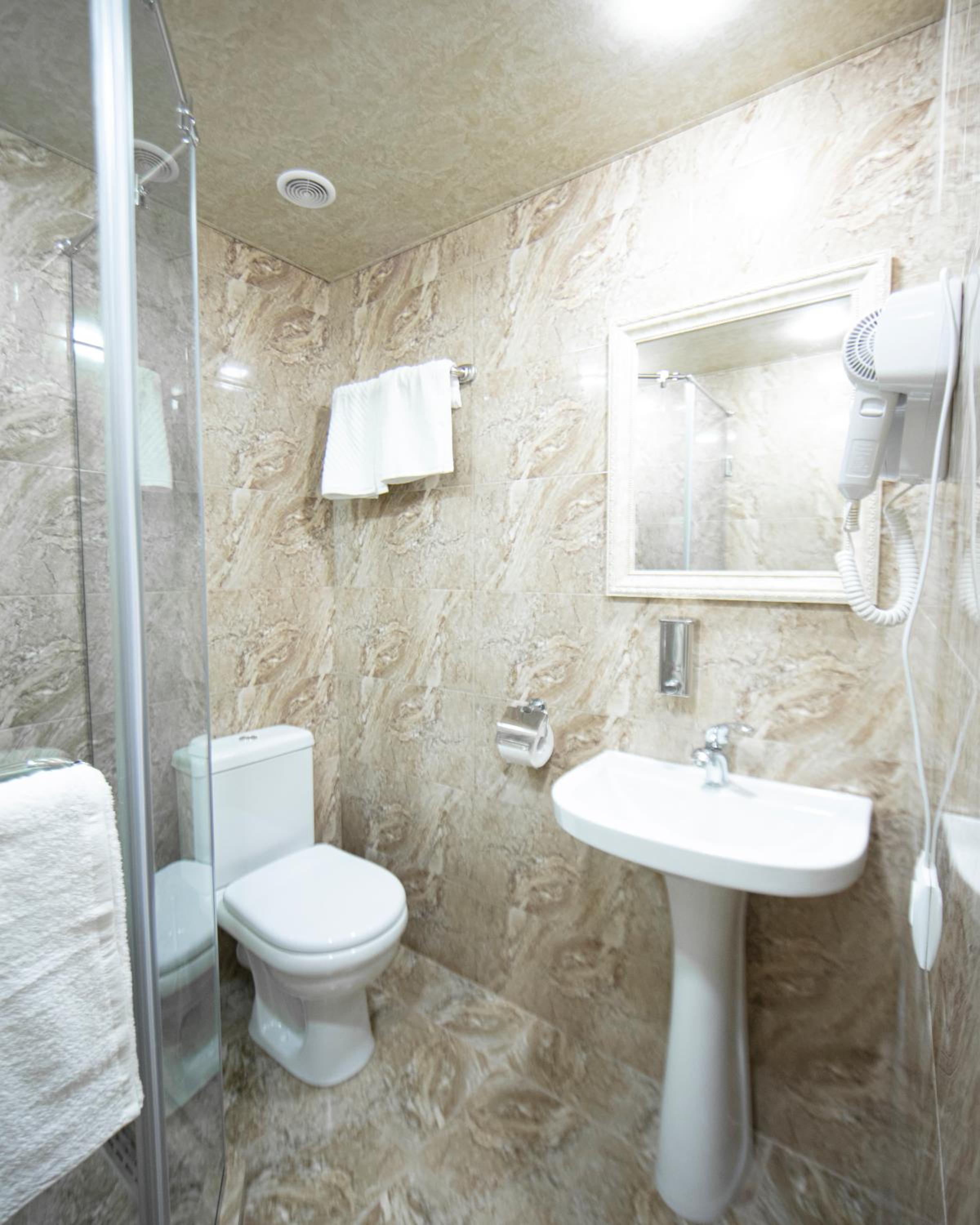 Deluxe Double Room with Shower photo 2