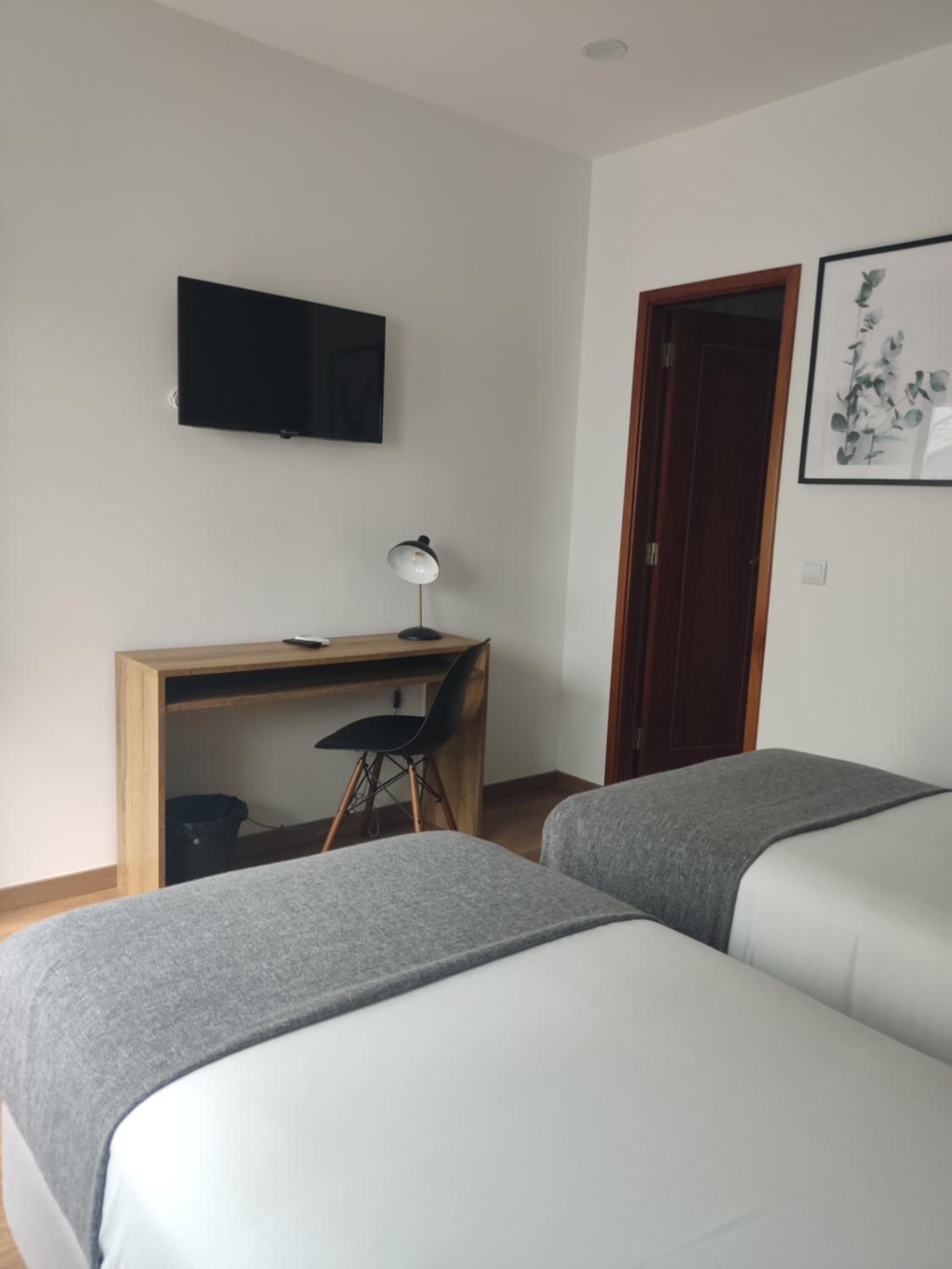 Twin Room - Photo 2