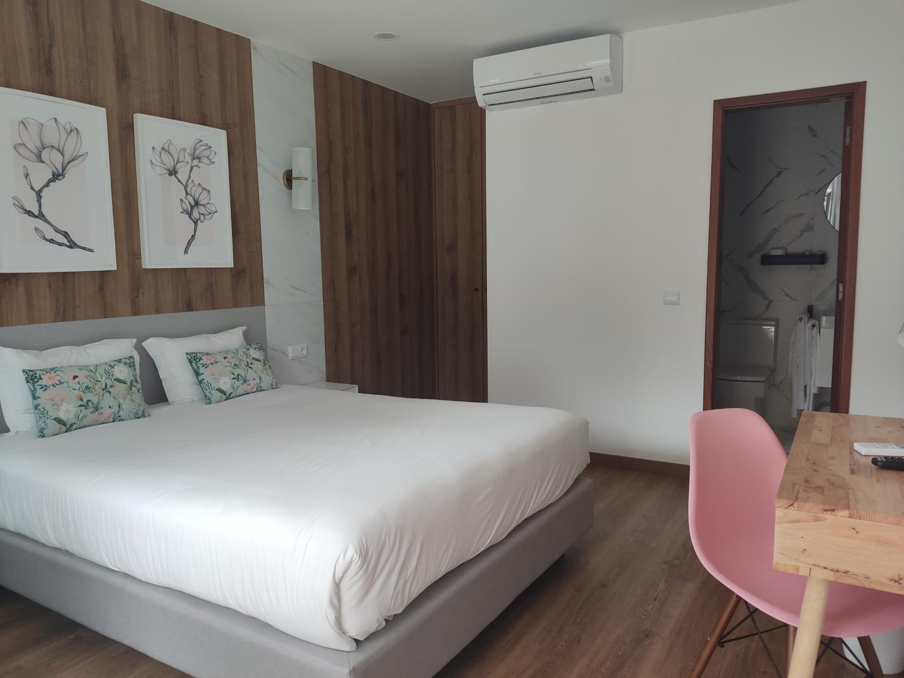 Double Room - Photo 14