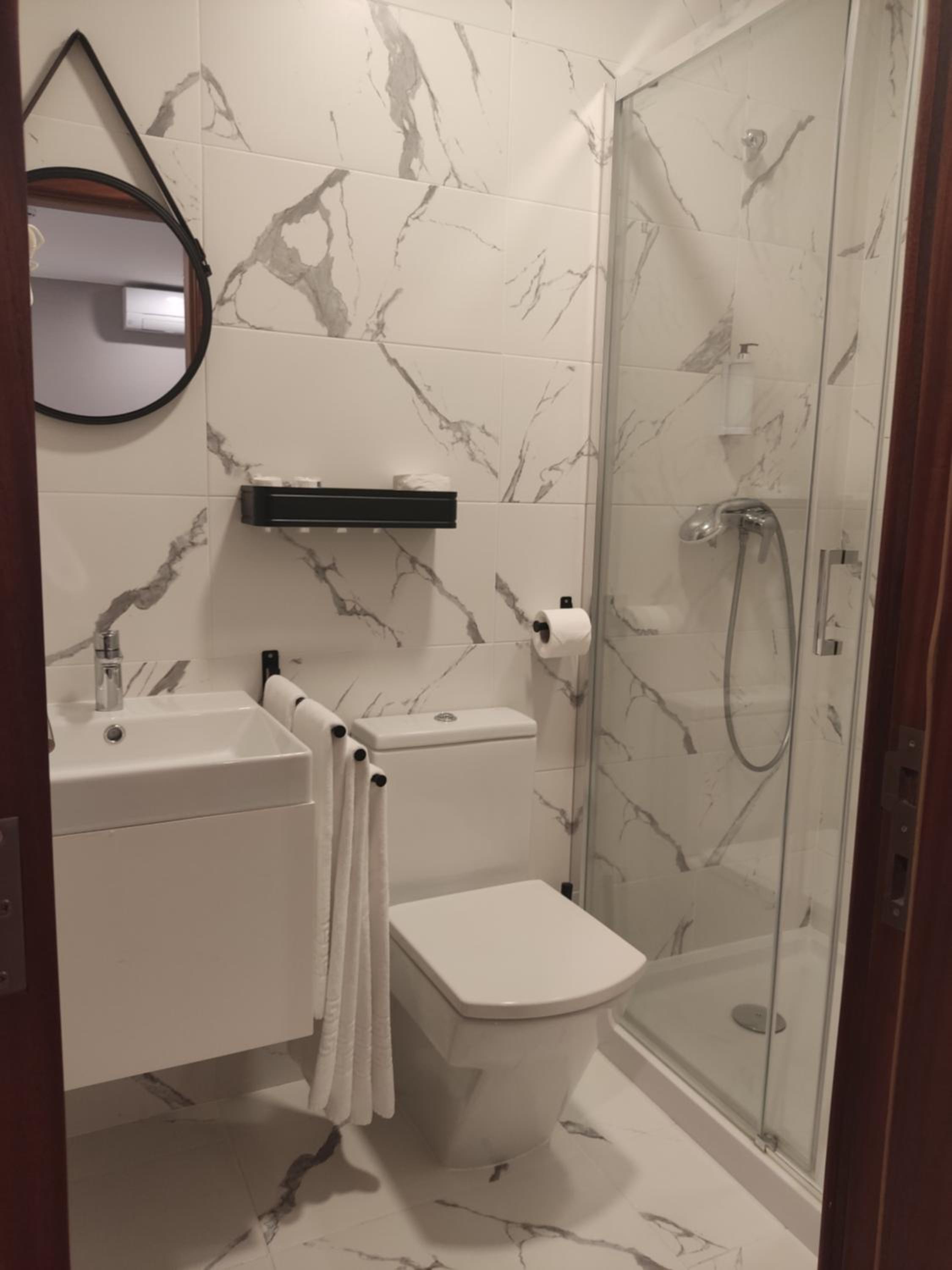 Double Room - Photo 18