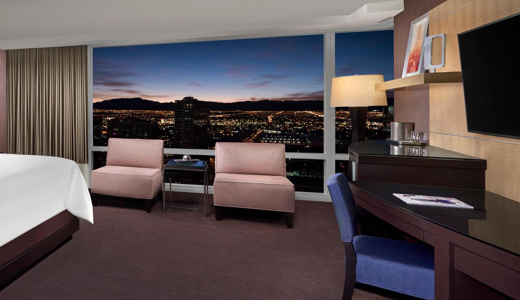 Deluxe King Room - Photo 3