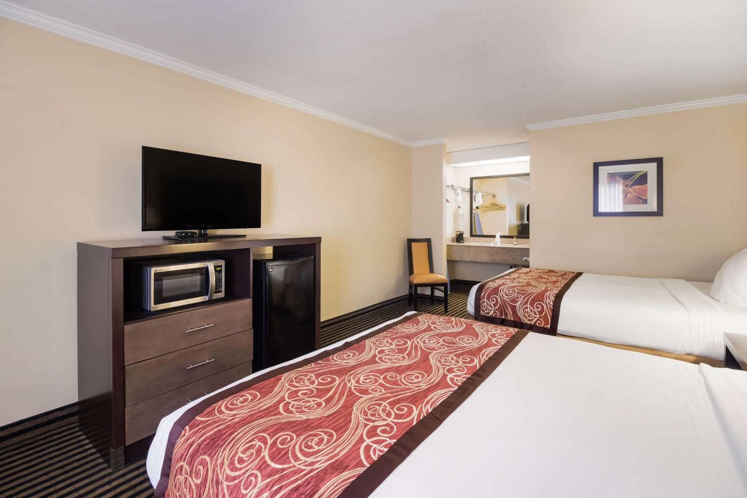 Double Room with Two Double Beds - Non-Smoking photo 2