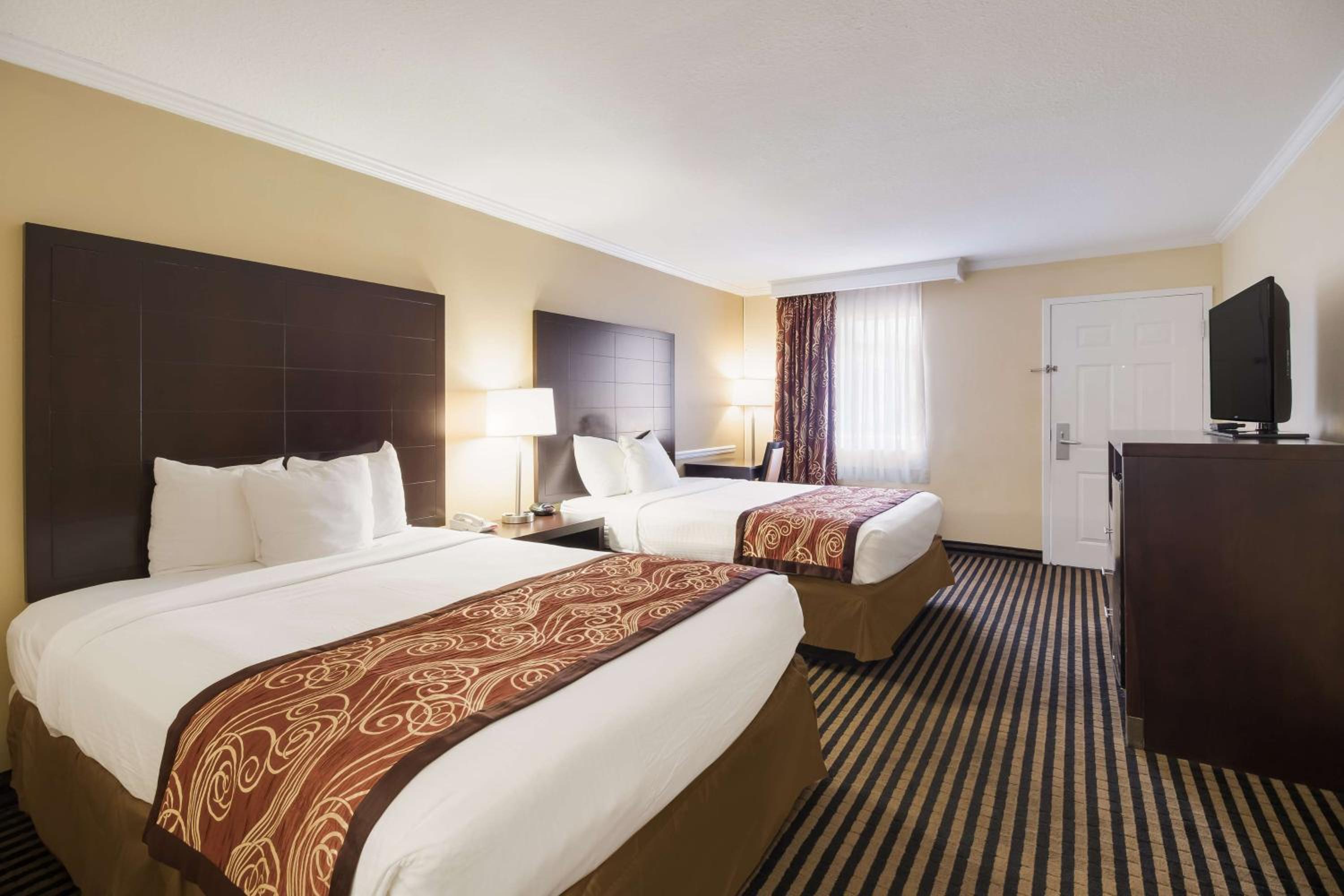 Double Room with Two Double Beds - Non-Smoking photo 3