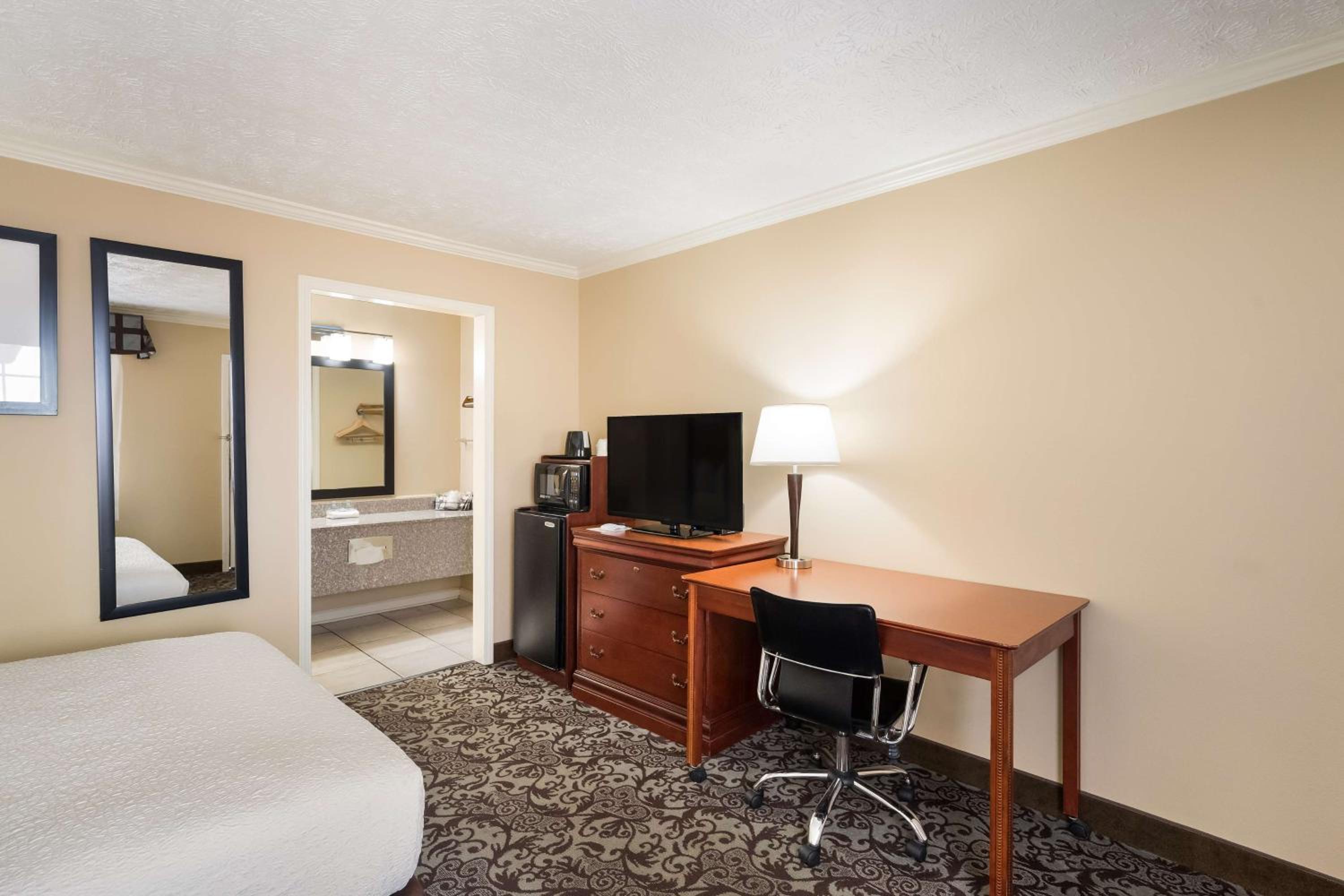 Queen Room - Photo 2