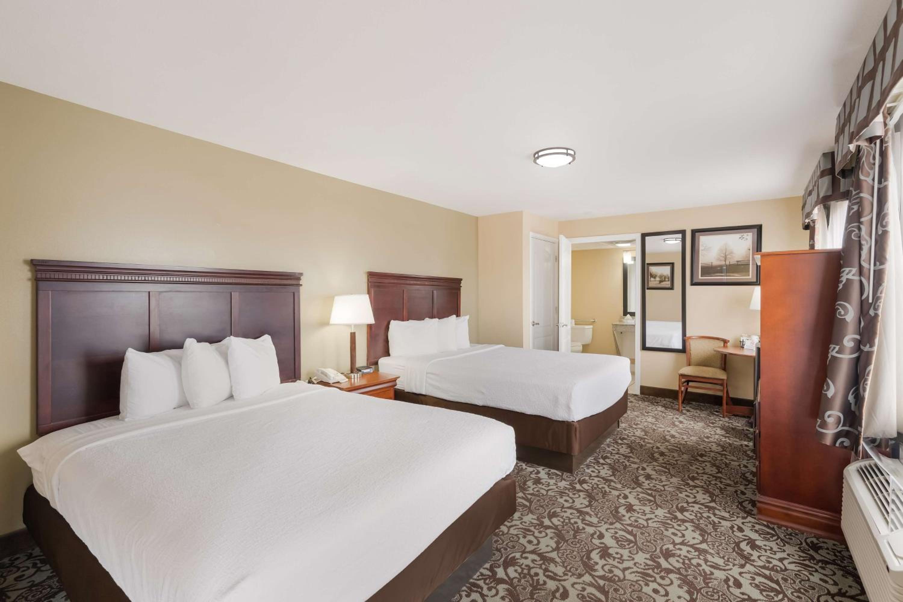 Queen Room with Two Queen Beds and Bath Tub - Disability Access/Non-Smoking  - Photo 1