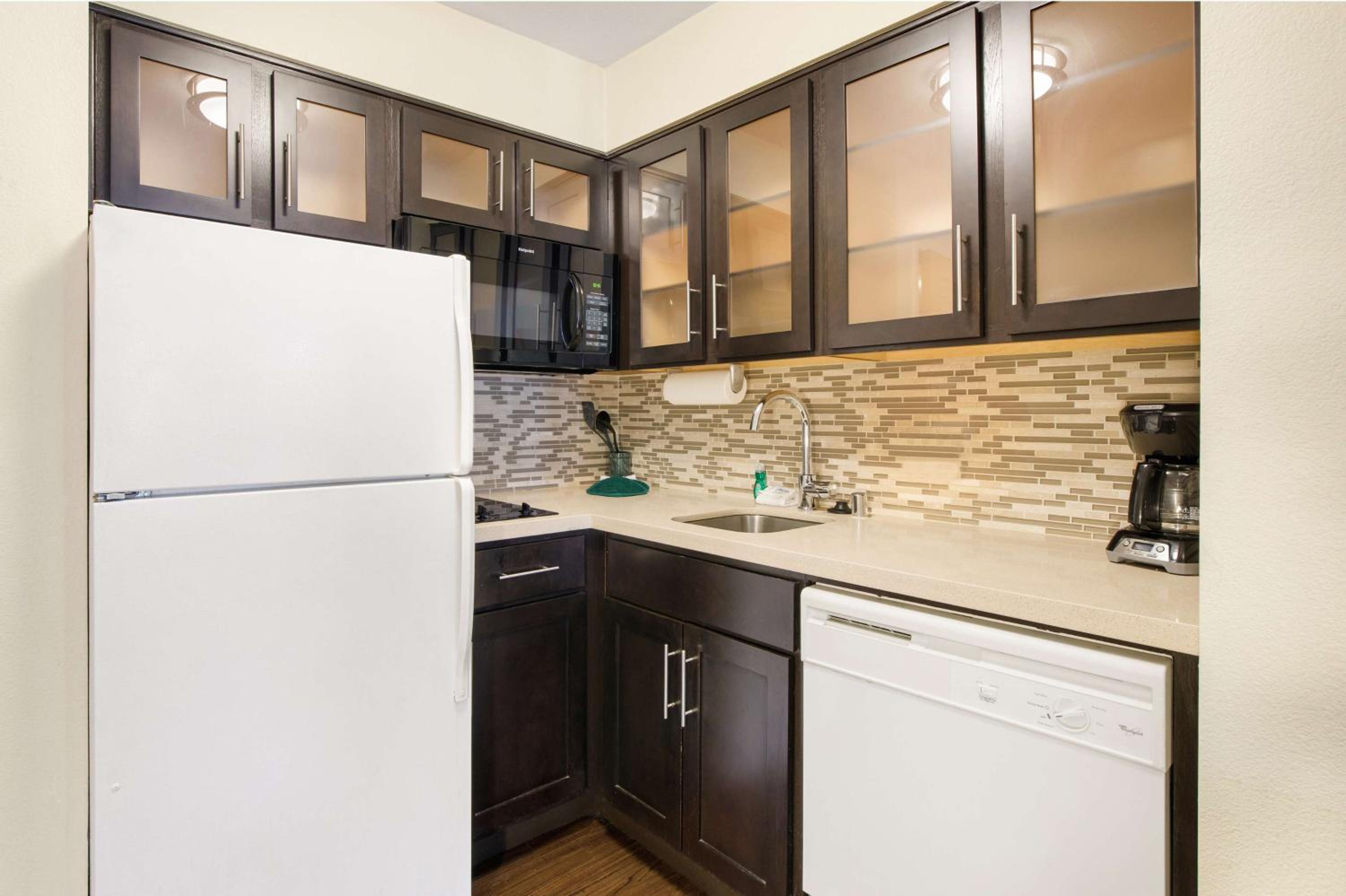 Studio Queen Suite - Photo 3