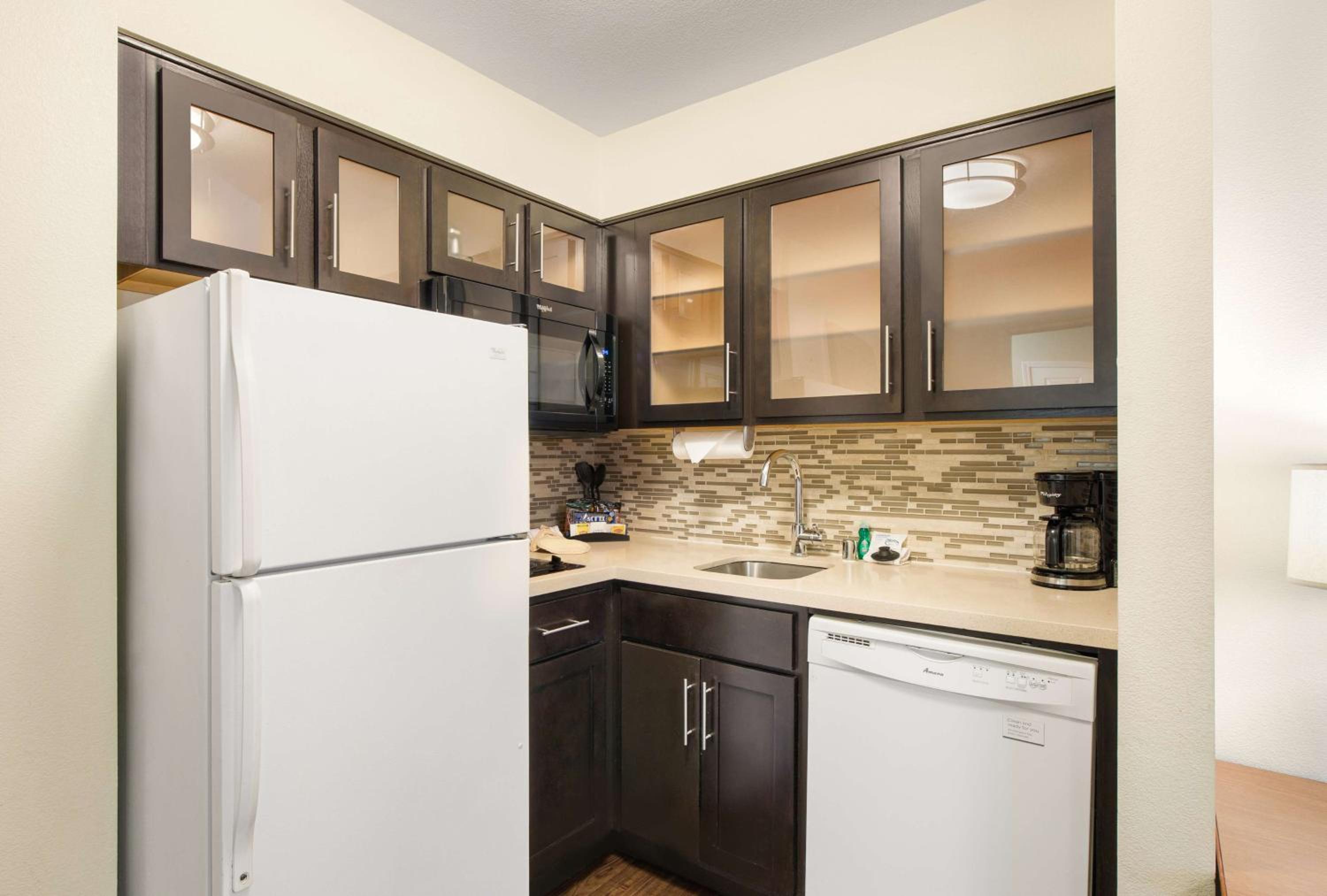 Two-Bedroom Suite with Queen and Two Double Beds - Photo 2