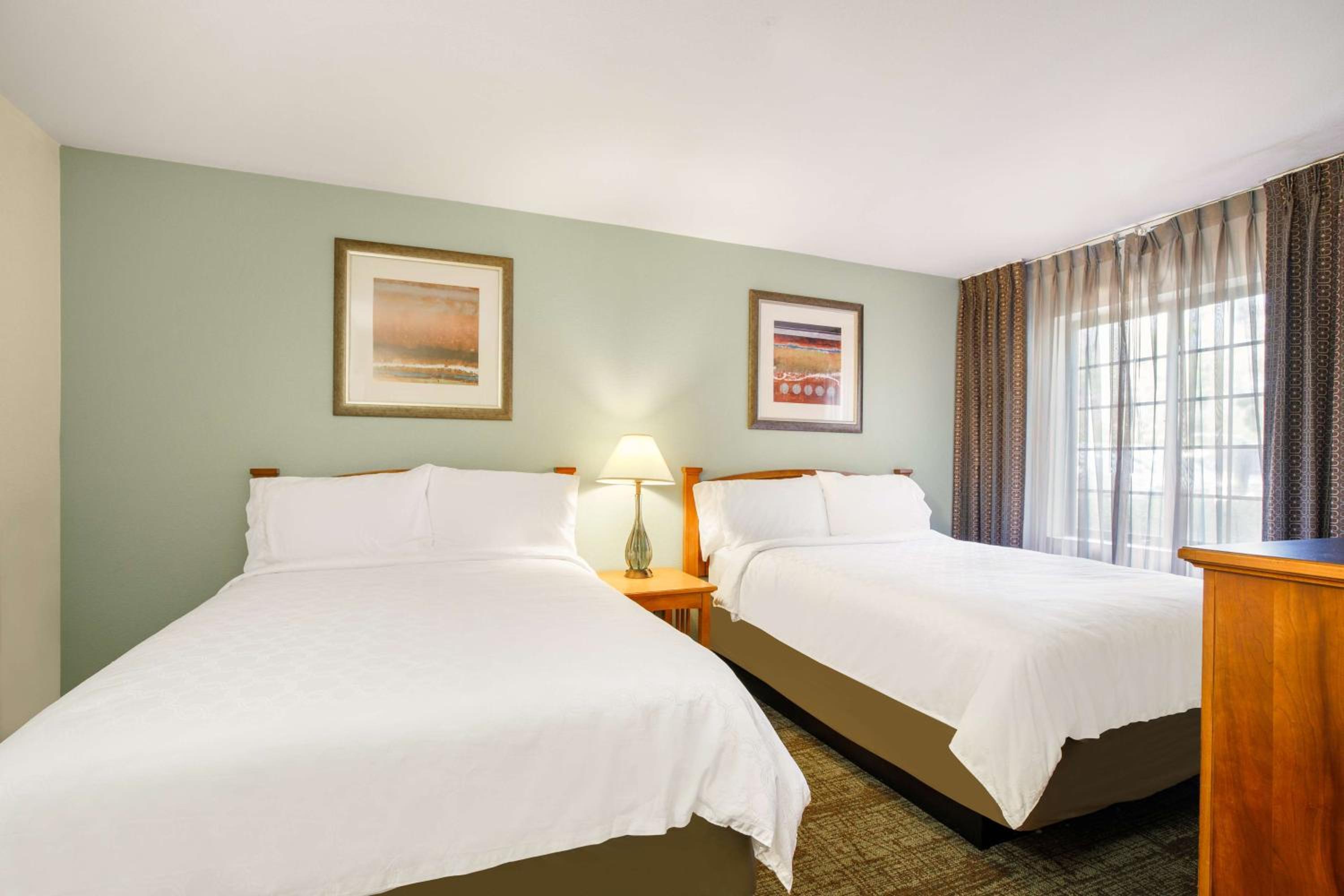 Two-Bedroom Suite with Queen and Two Double Beds - Photo 5