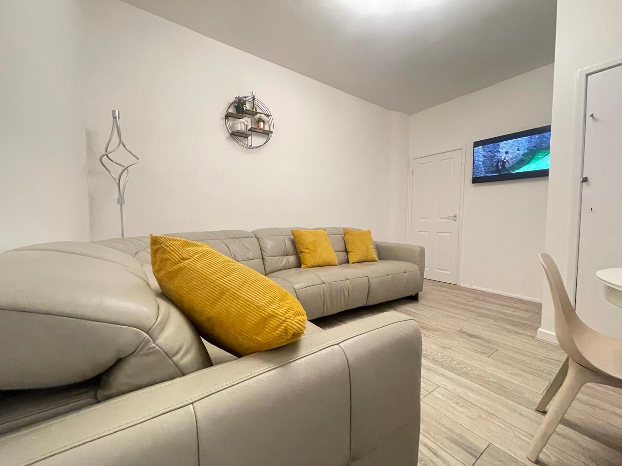 One-Bedroom Apartment photo 1