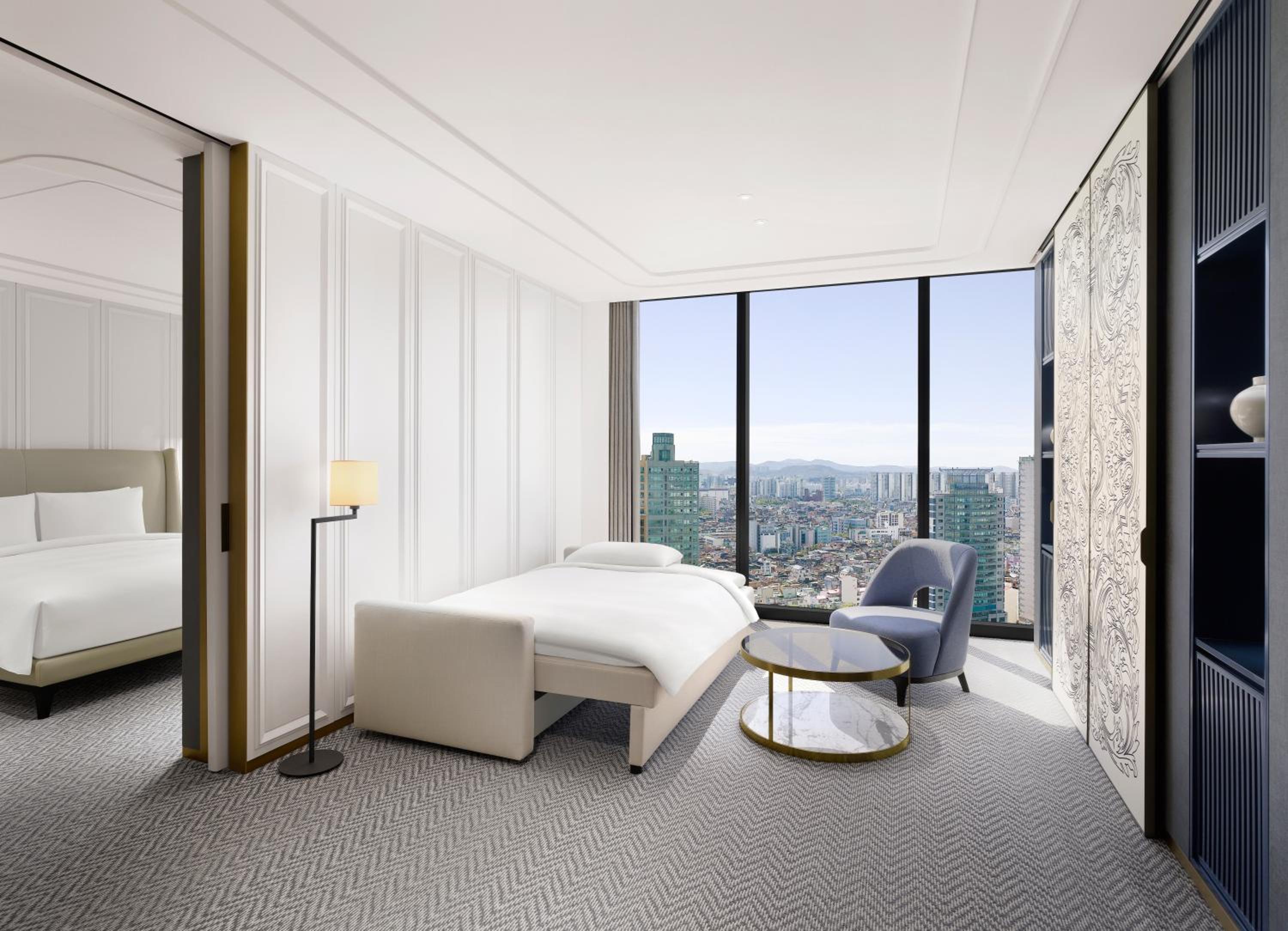 Prestige Family King Suite with Sofa Bed and Lake View - Photo 5