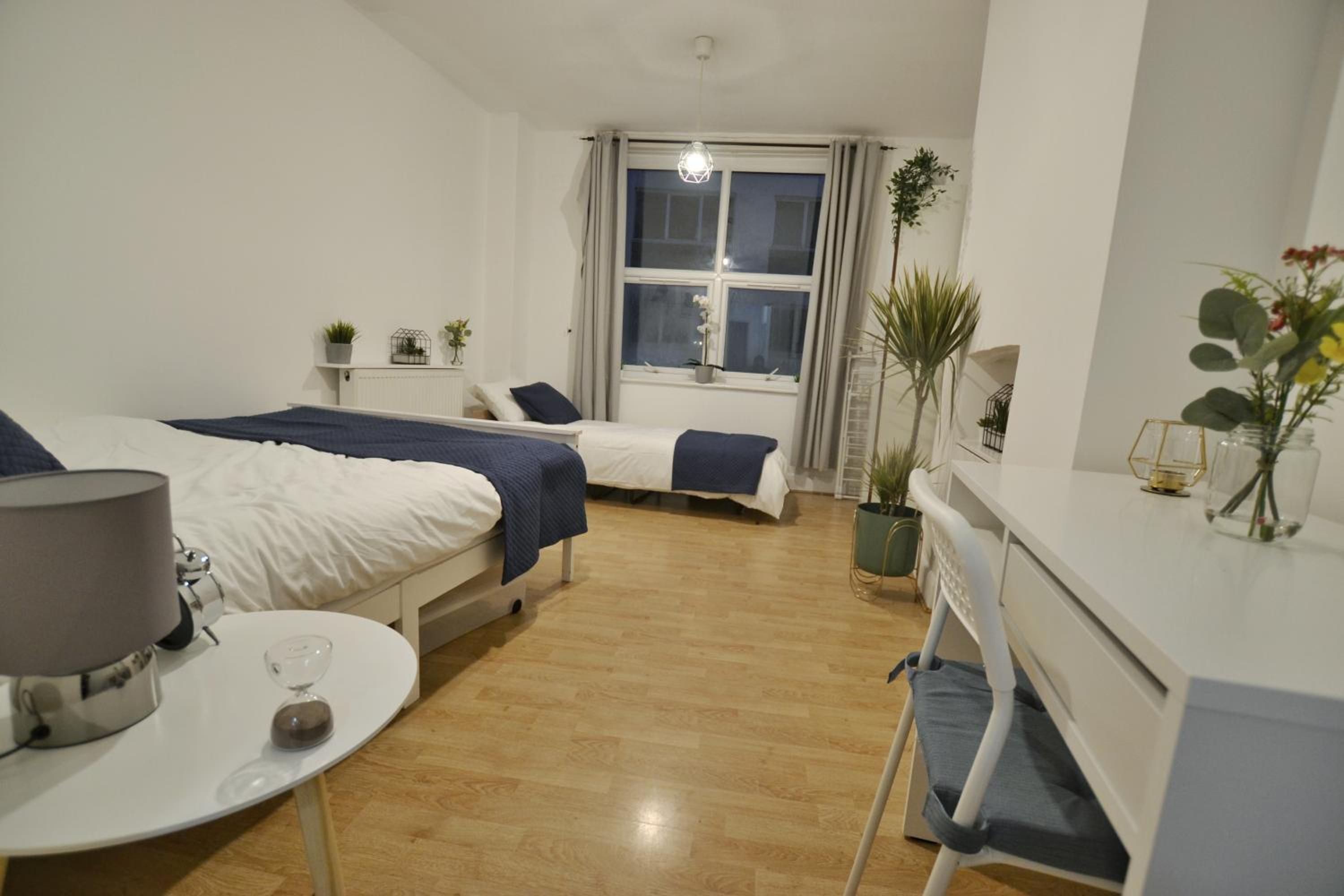 One-Bedroom Apartment photo 1