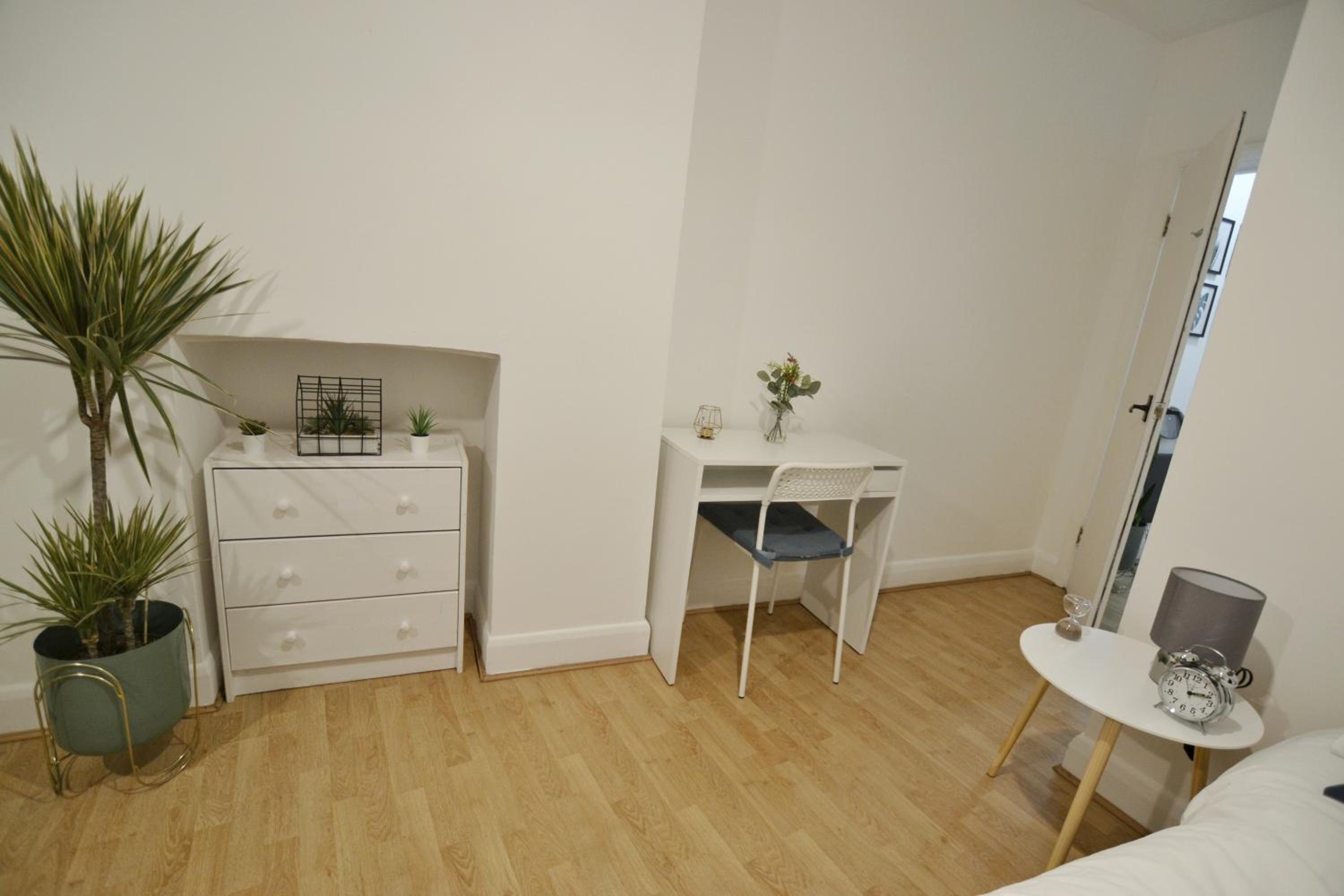 One-Bedroom Apartment photo 2