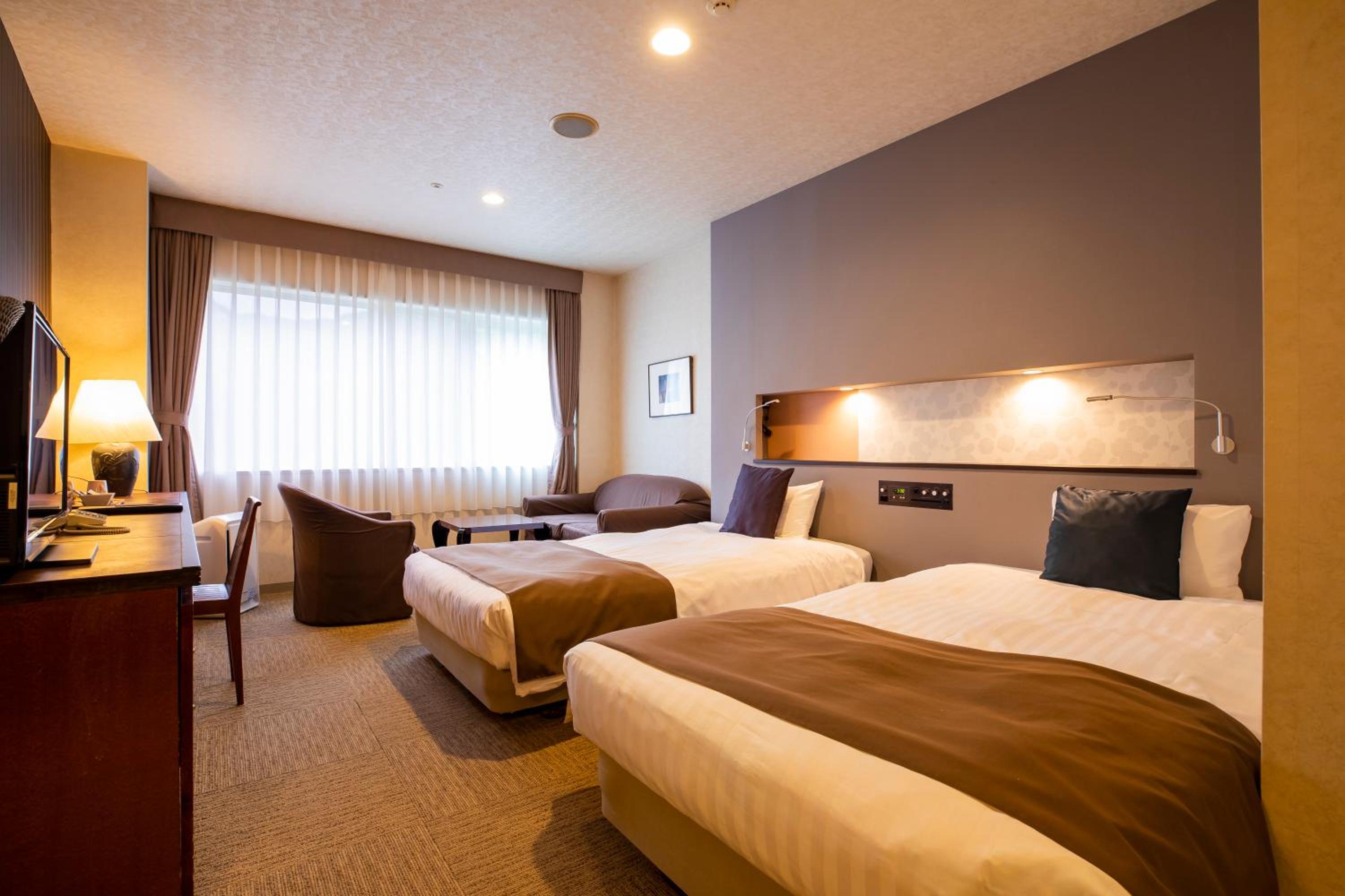 Twin Room - High Floor - Non-Smoking photo 3