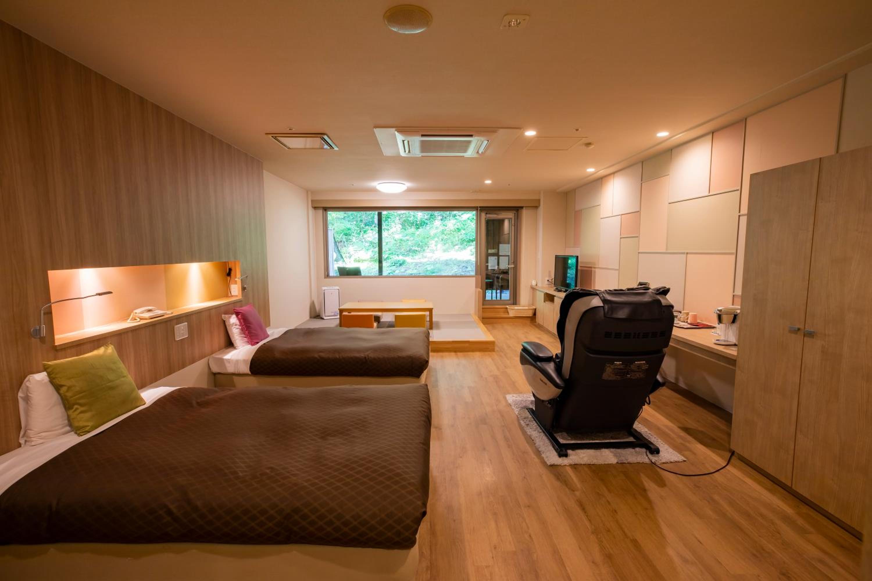 Japanese Western Room with Open Air Bath - Non-Smoking photo 2
