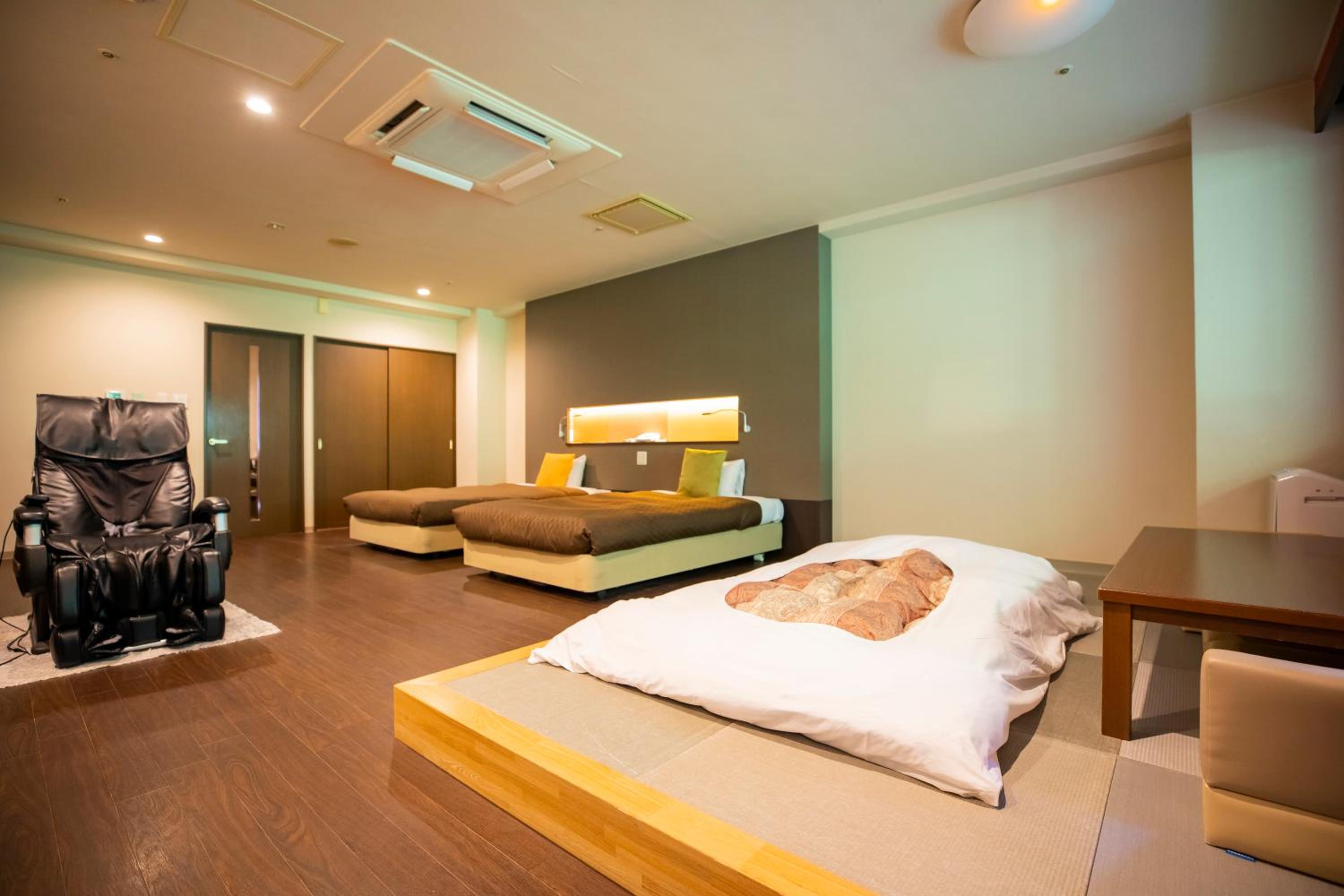 Japanese Western Room with Open Air Bath - Non-Smoking photo 3
