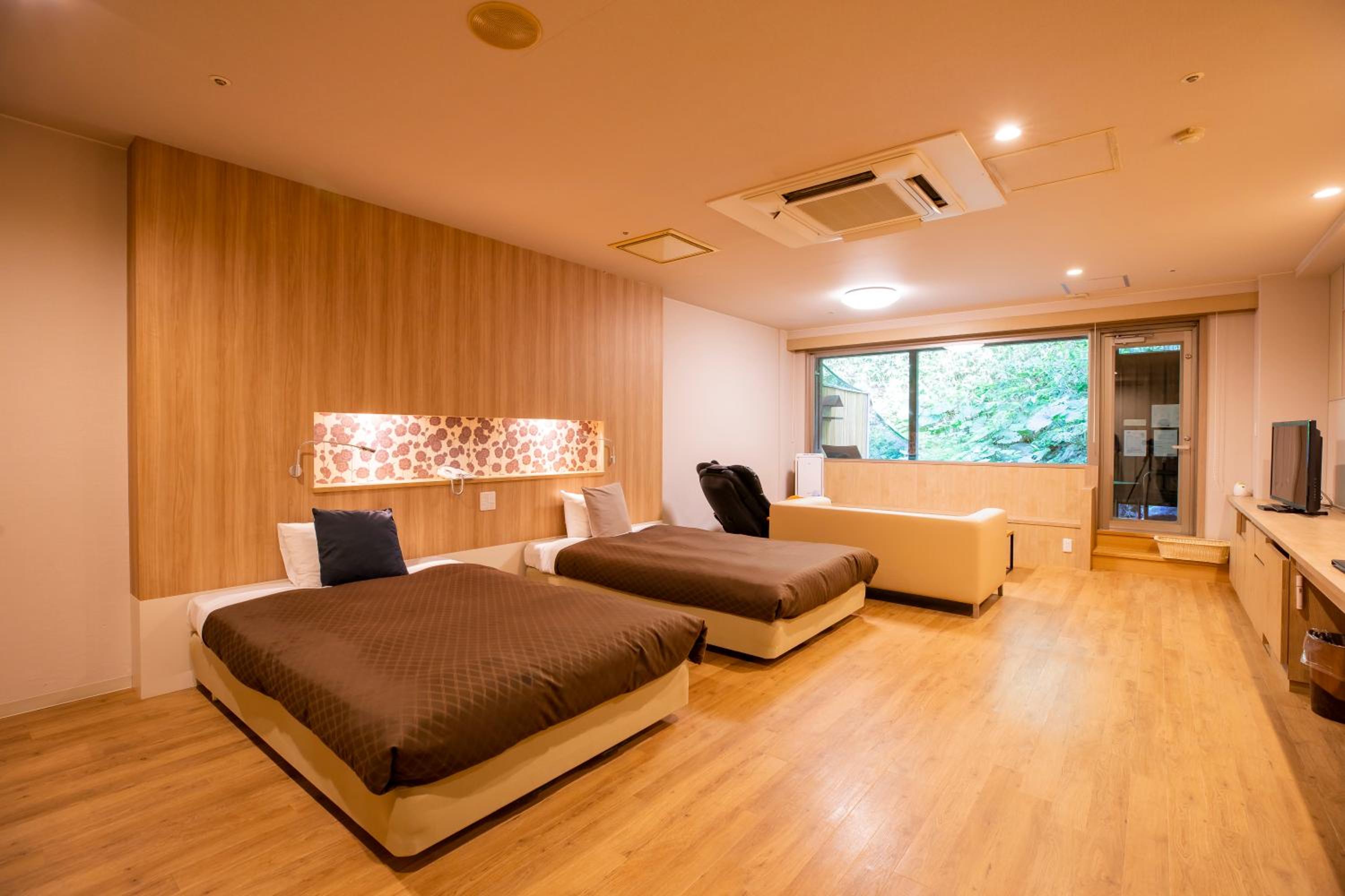 Western Room with Open Air Bath - Non-Smoking photo 2