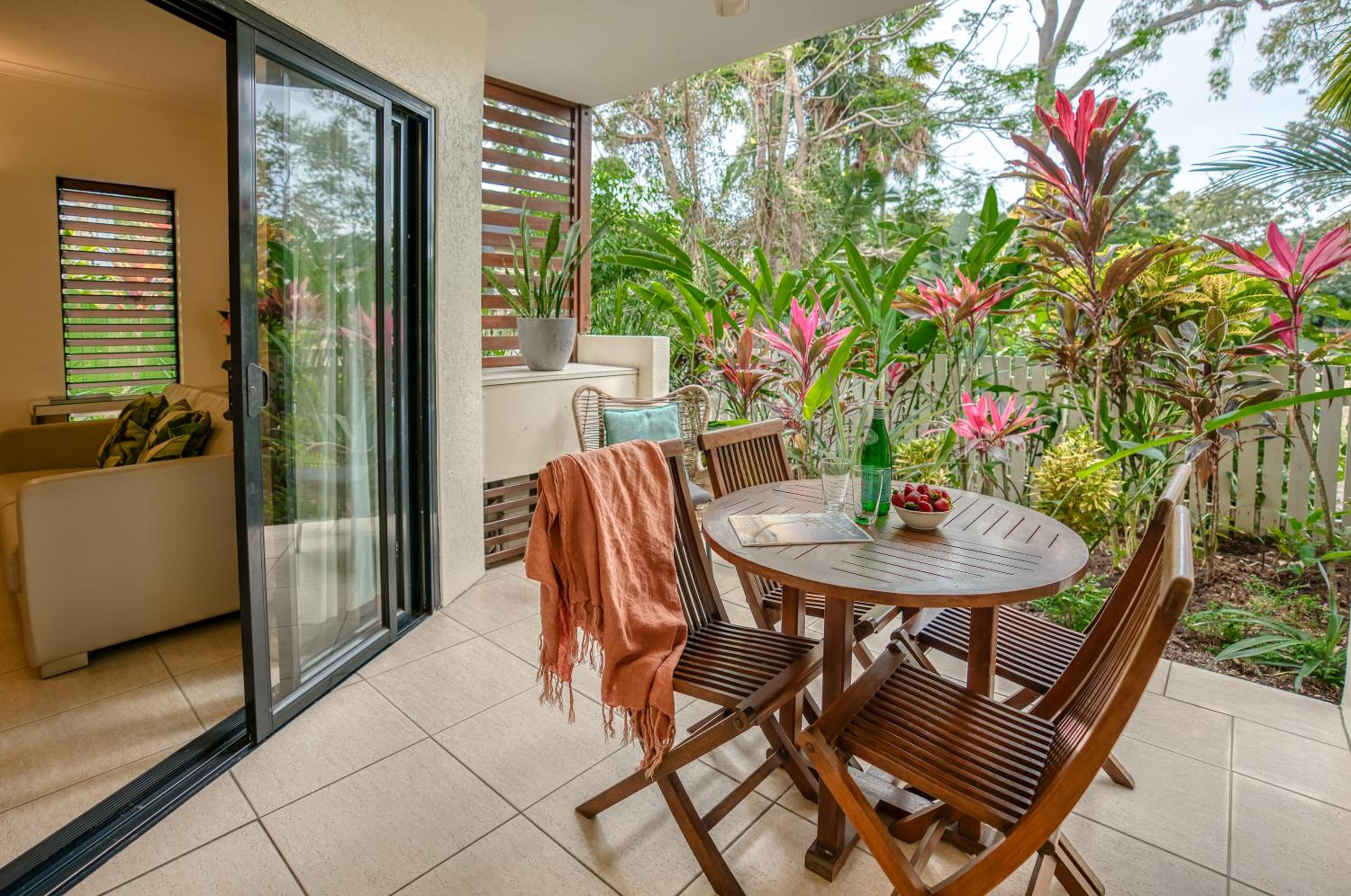 One-Bedroom Apartment with Garden View photo 3
