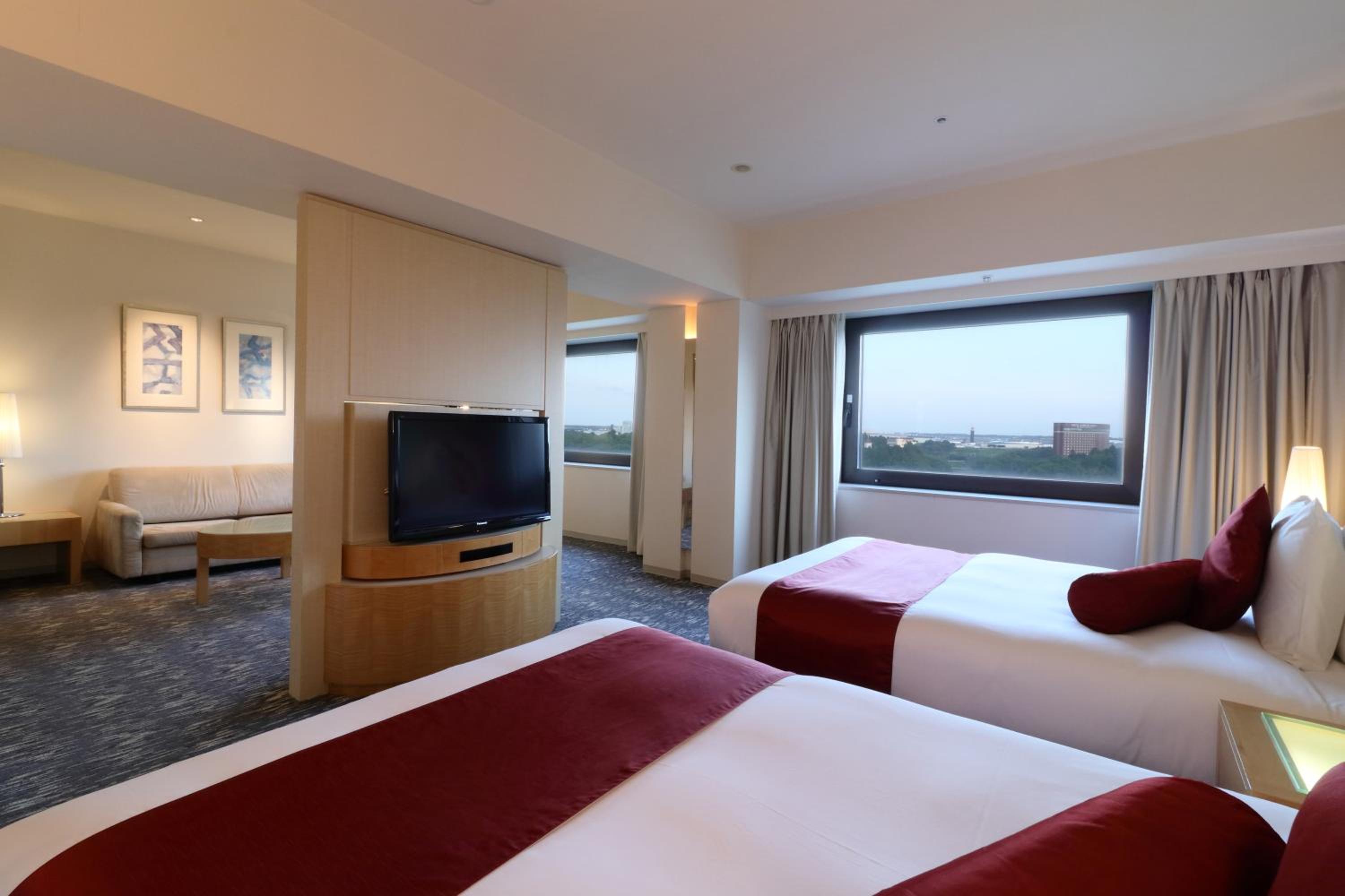 Junior Double Suite with Two Double Beds and Airport View - High Floor