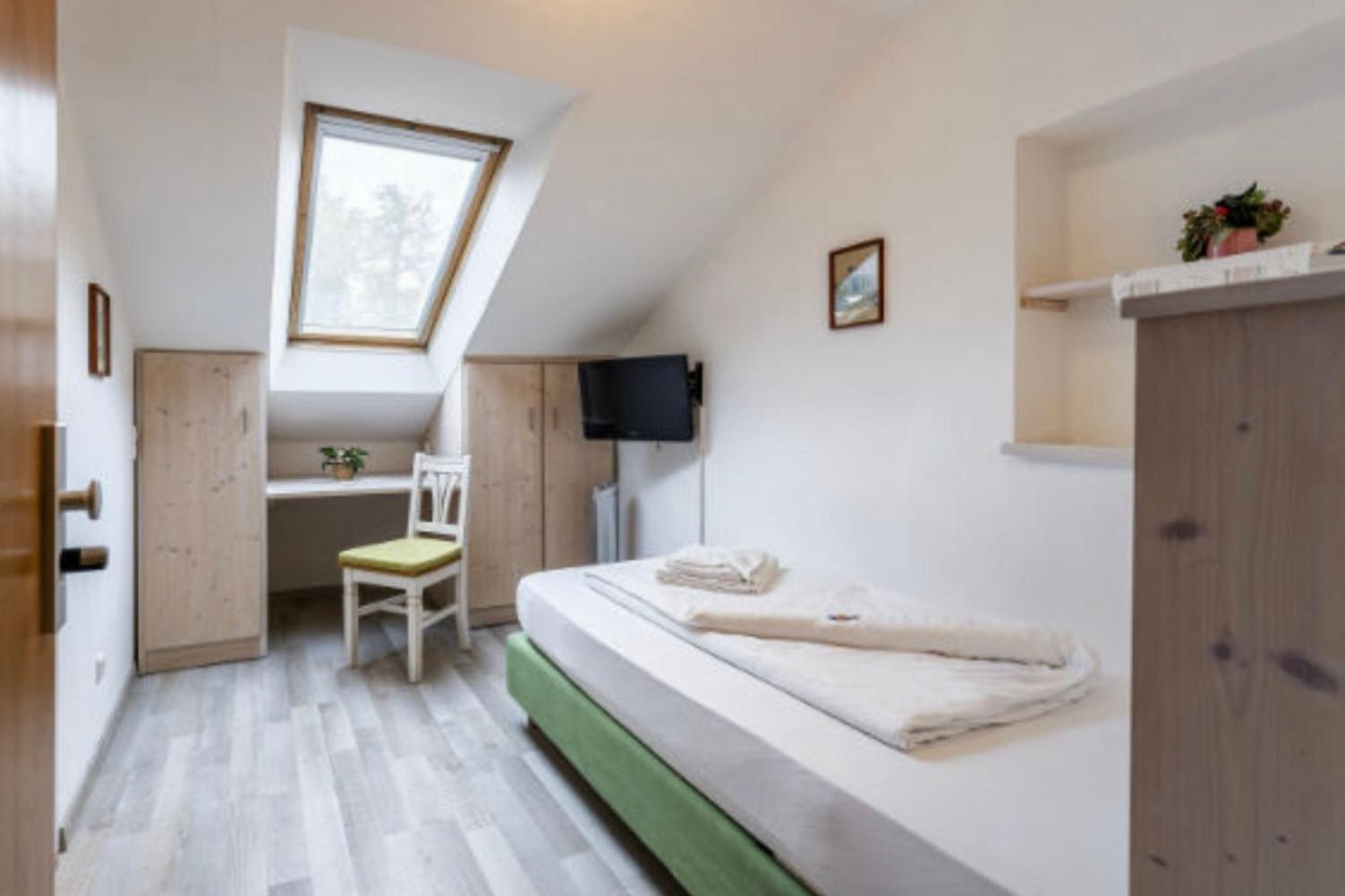 Single Room photo 3