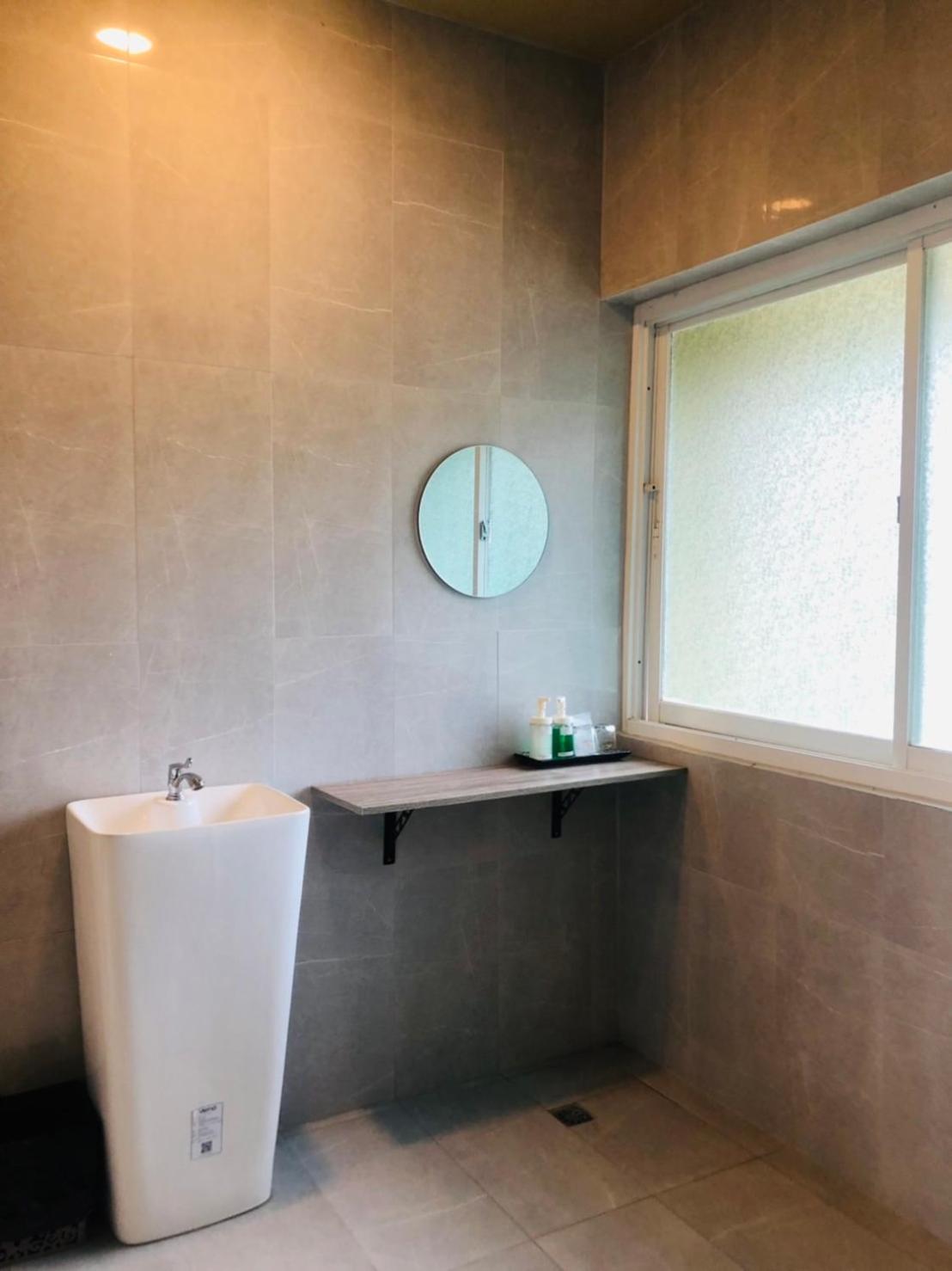 Standard Double or Twin Room with Balcony - Photo 7