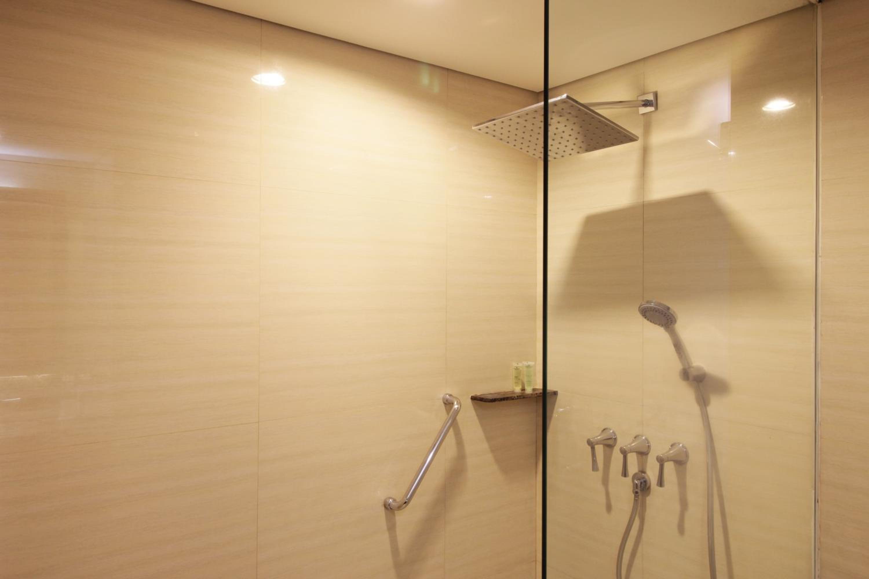 Deluxe King Room - Photo 4
