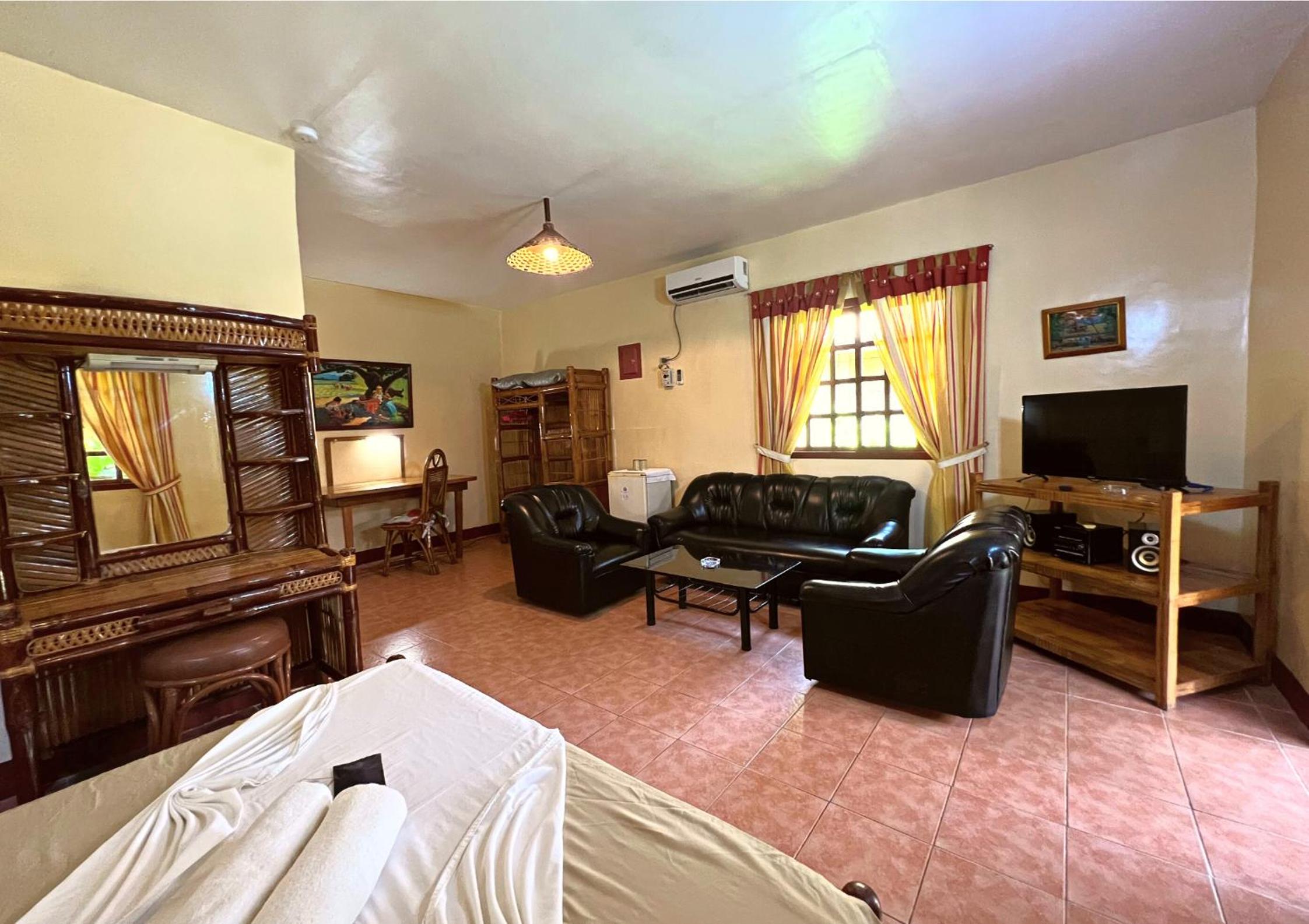Deluxe Bungalow with Garden View - Photo 9