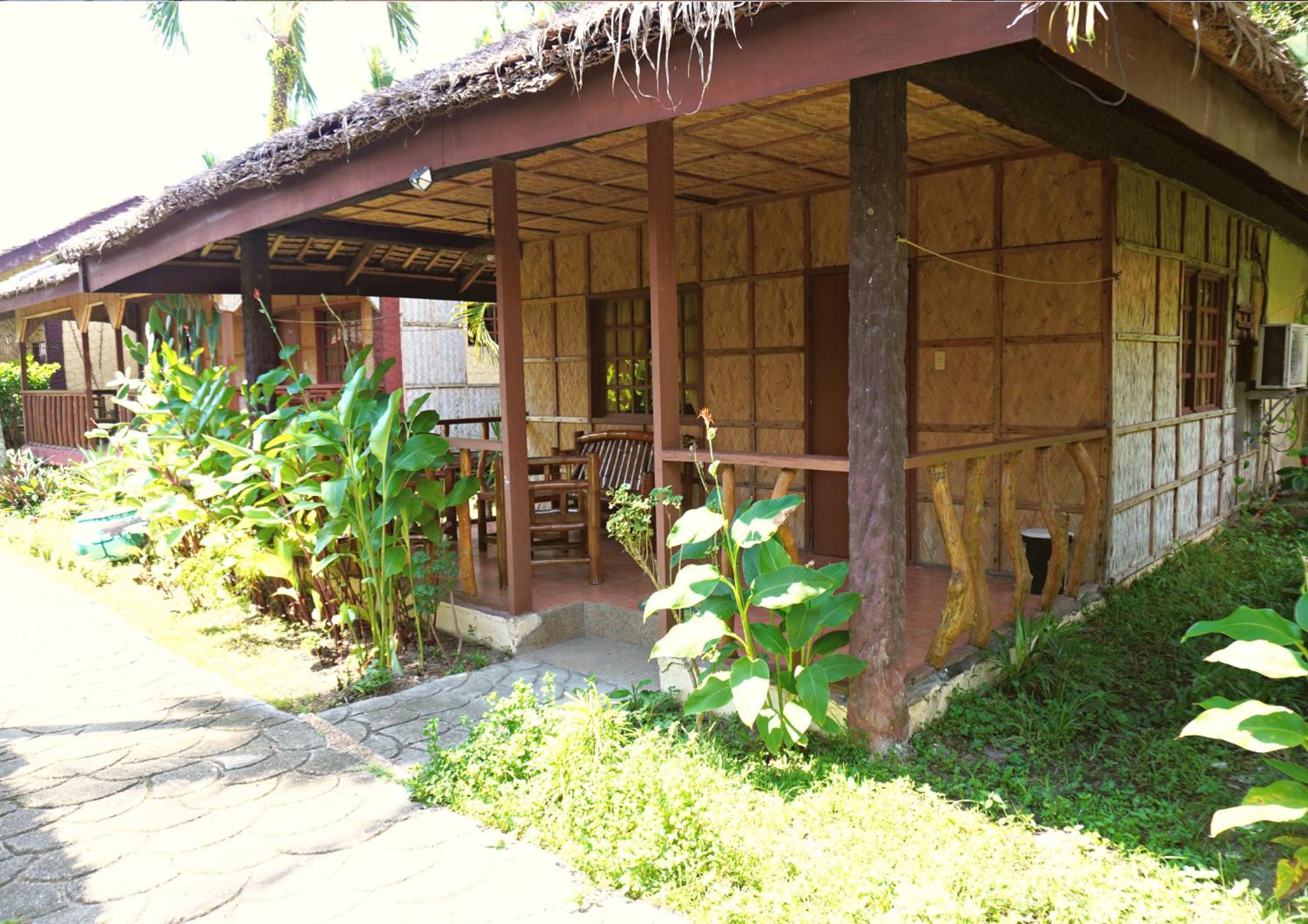 Deluxe Bungalow with Garden View - Photo 3
