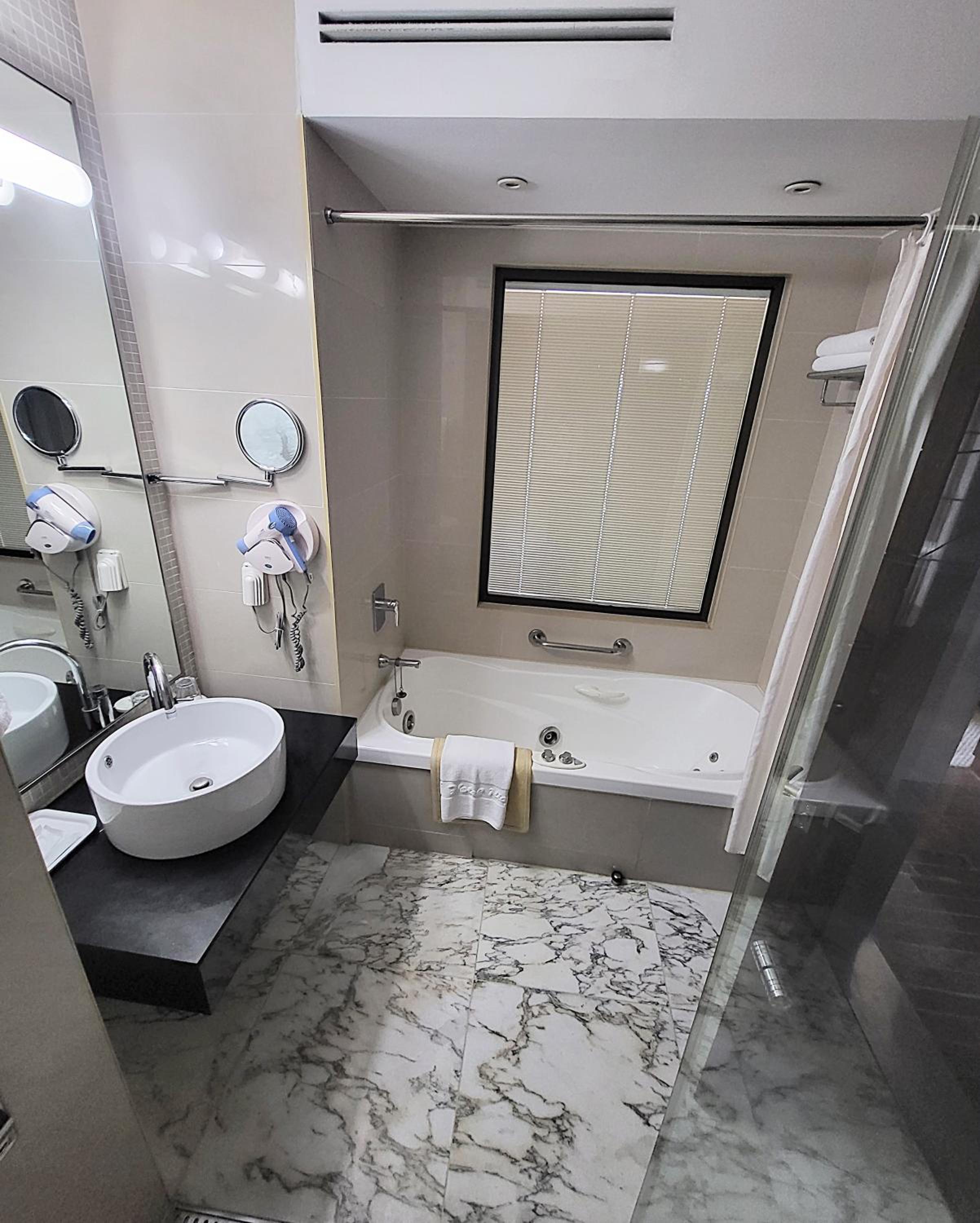 Deluxe Double Room - Photo 2