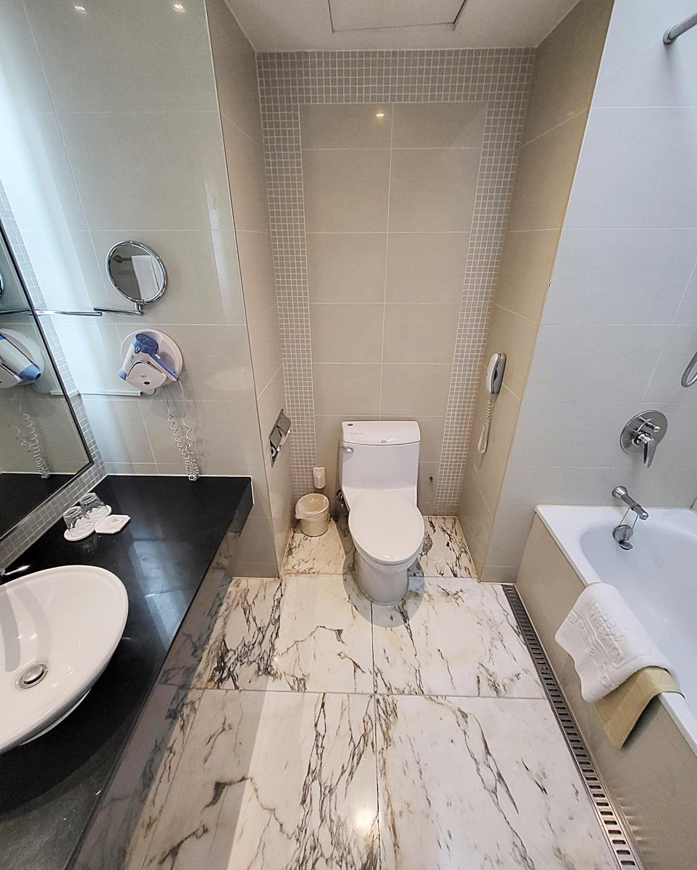 Standard Twin Room - Photo 4