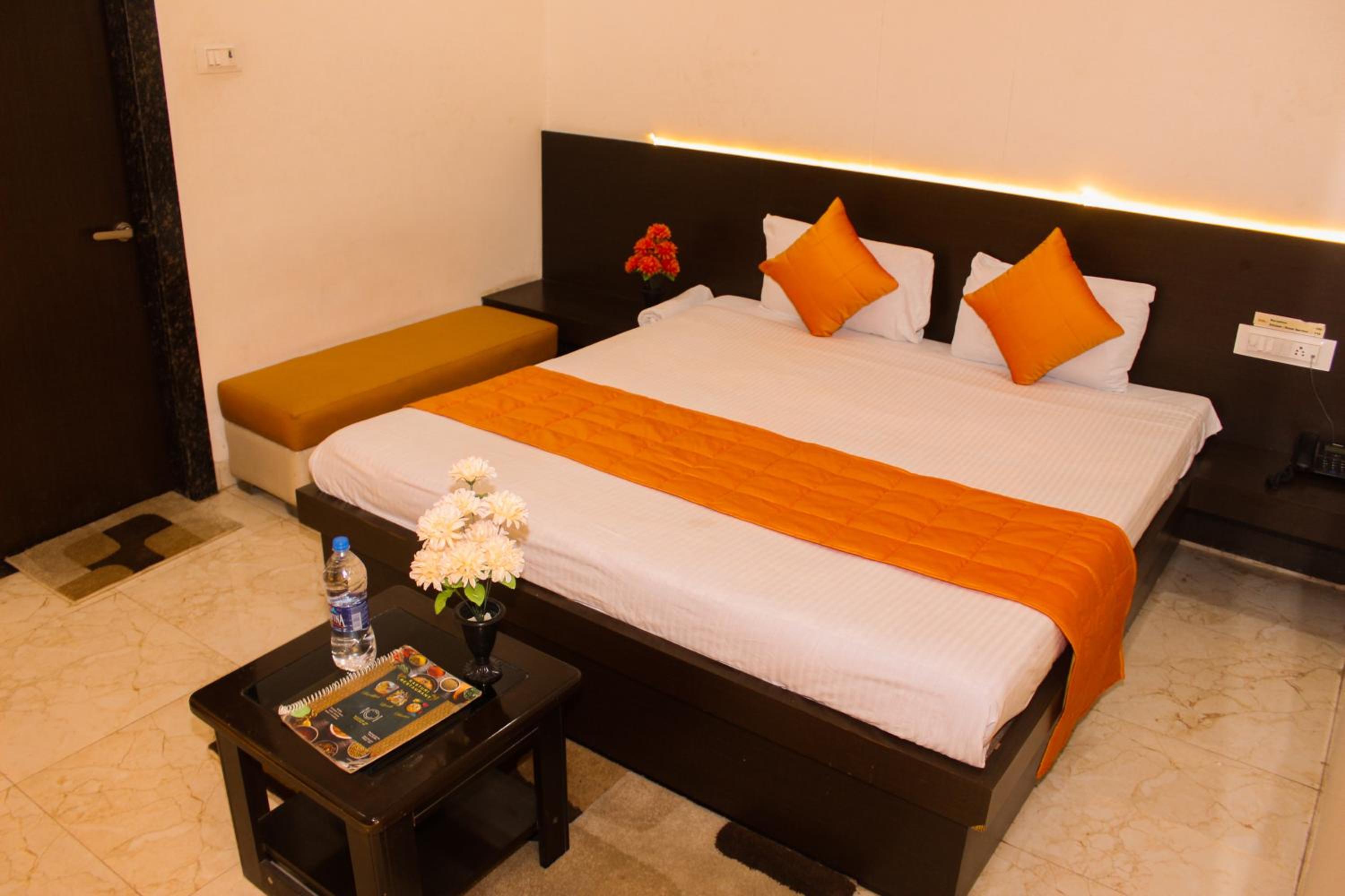 Deluxe Double Room - Photo 16