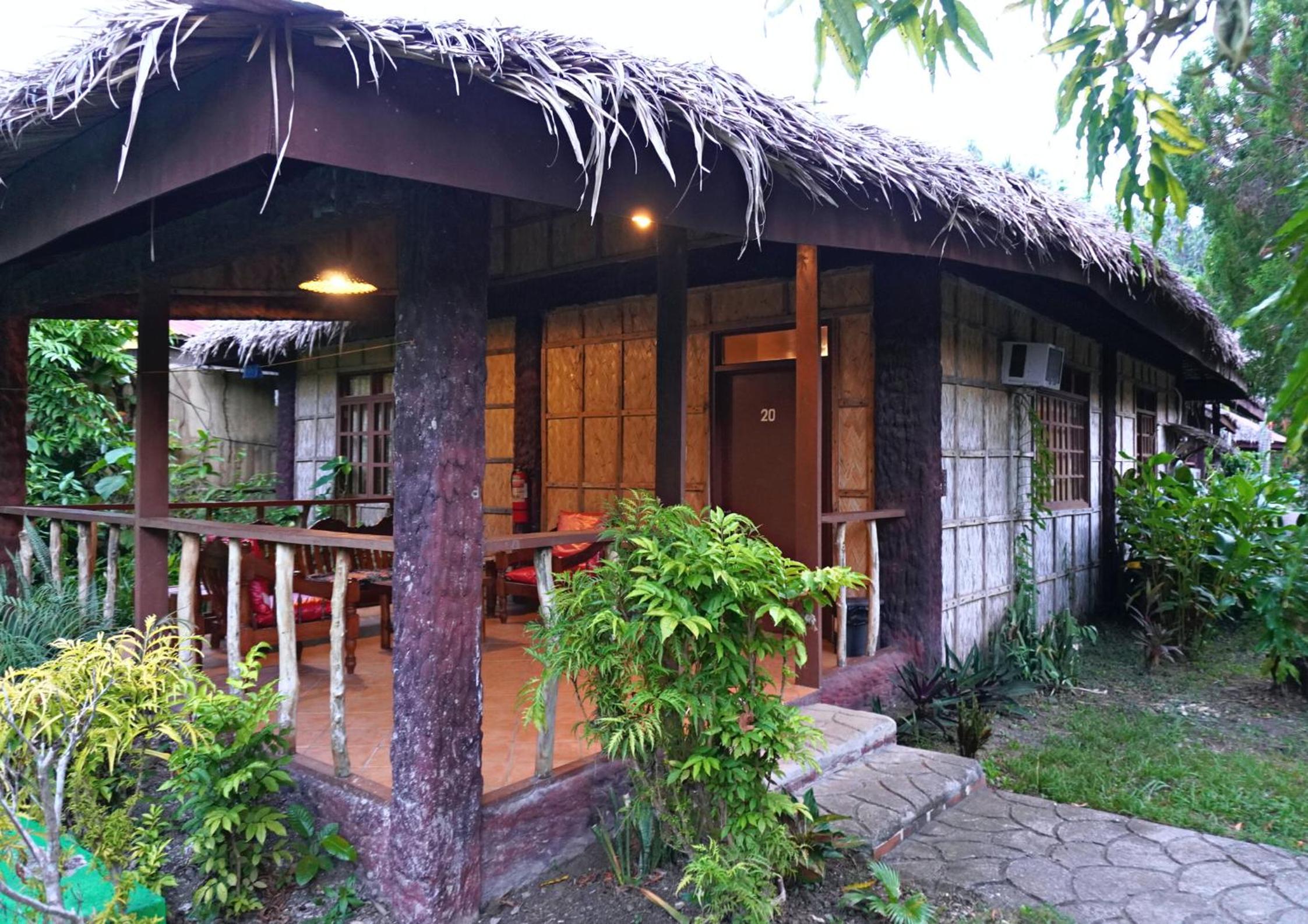Family Bungalow - Photo 2