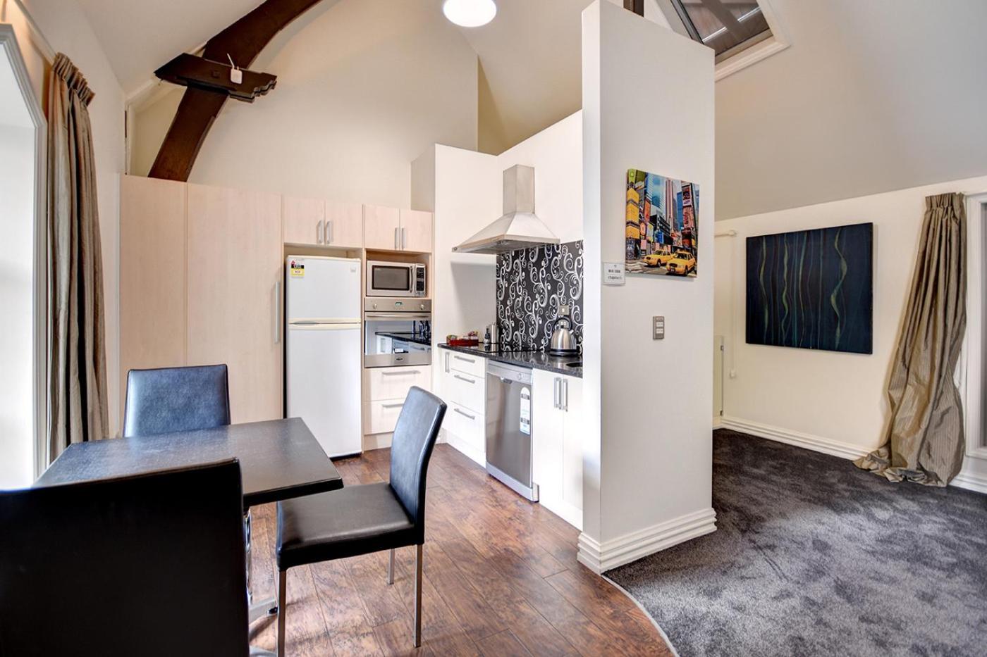 2 Bedroom Inner City Apartment - Photo 2