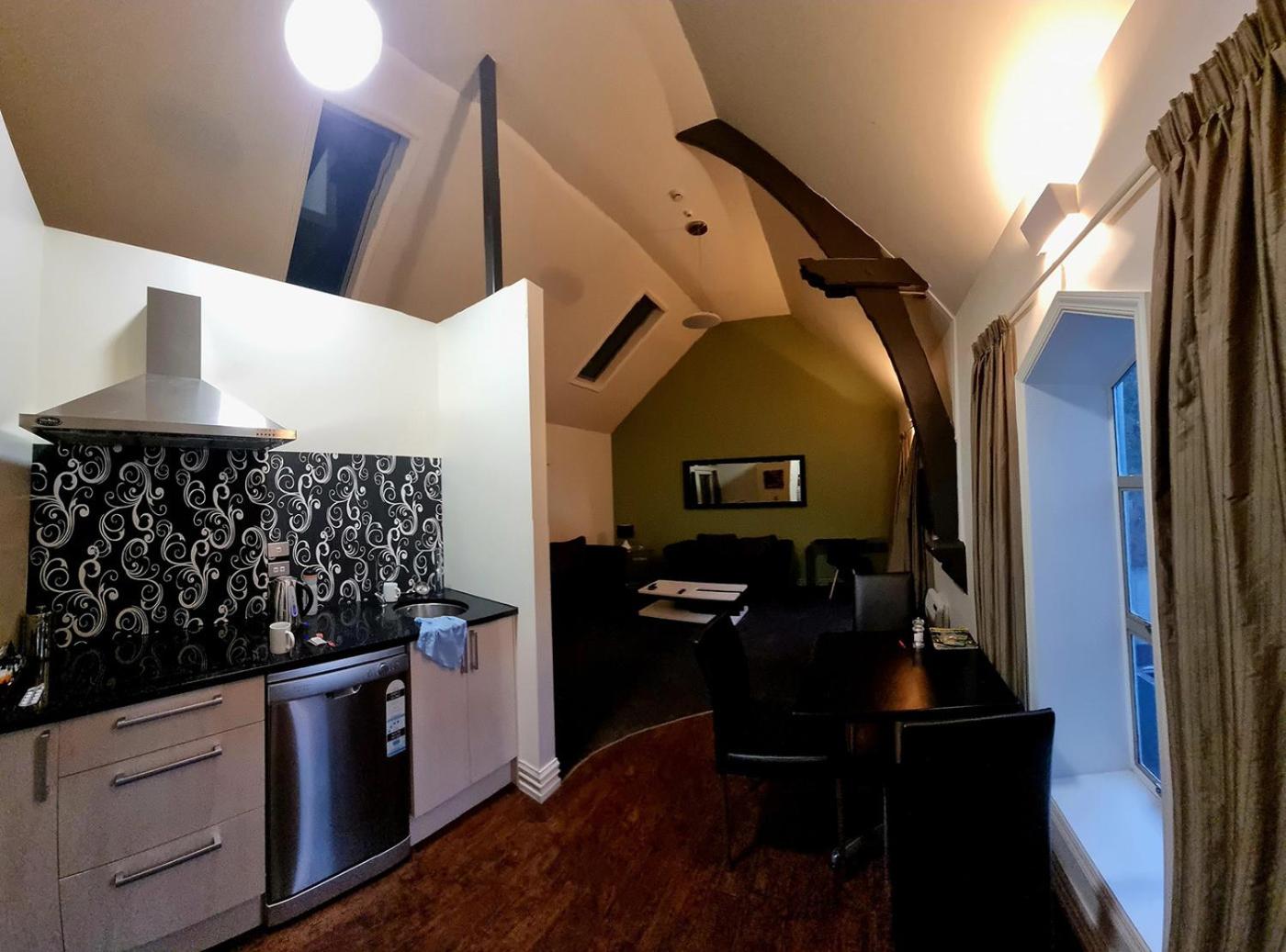 2 Bedroom Inner City Apartment - Photo 8