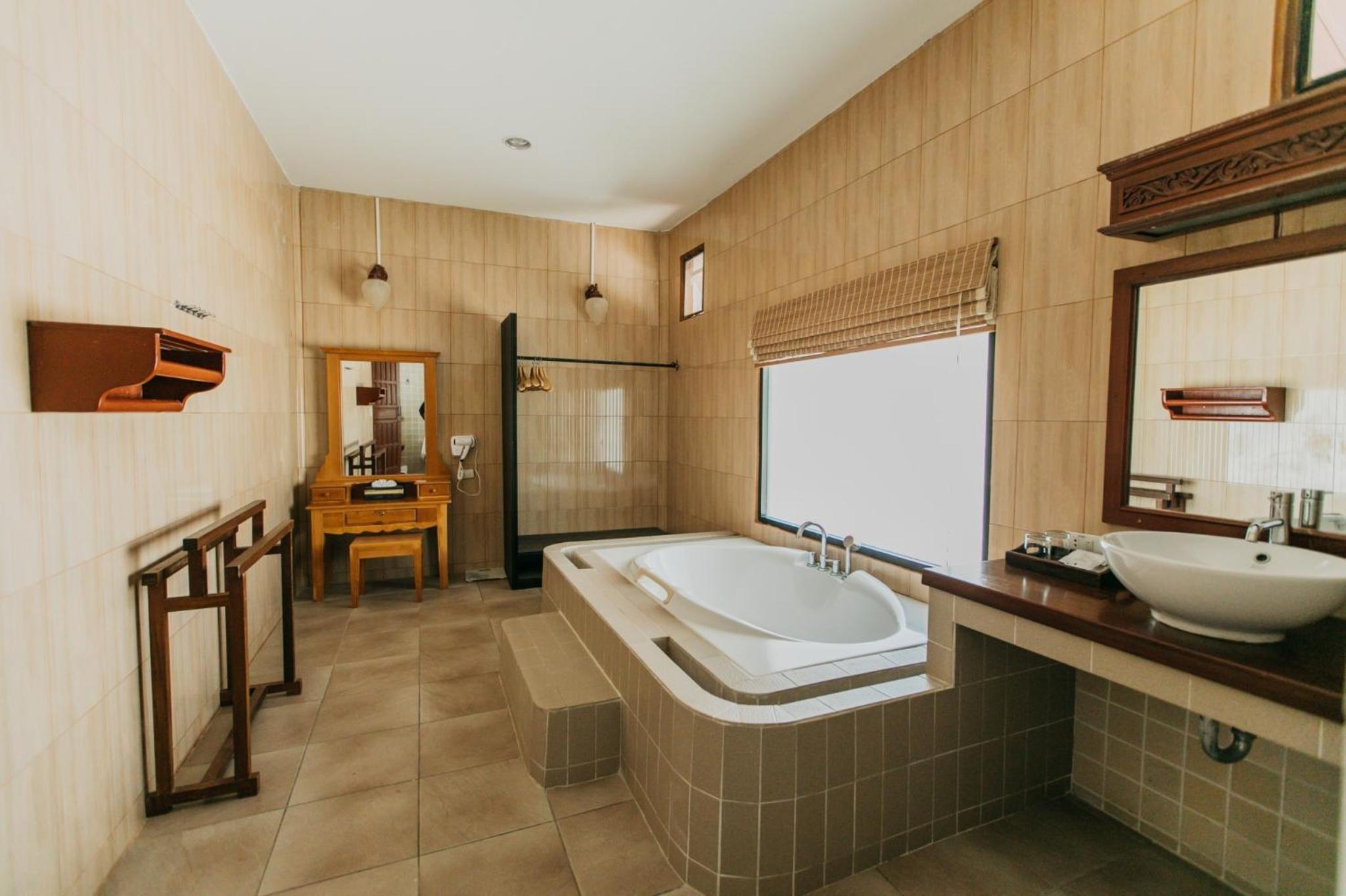 Villa with Sea View - Photo 4