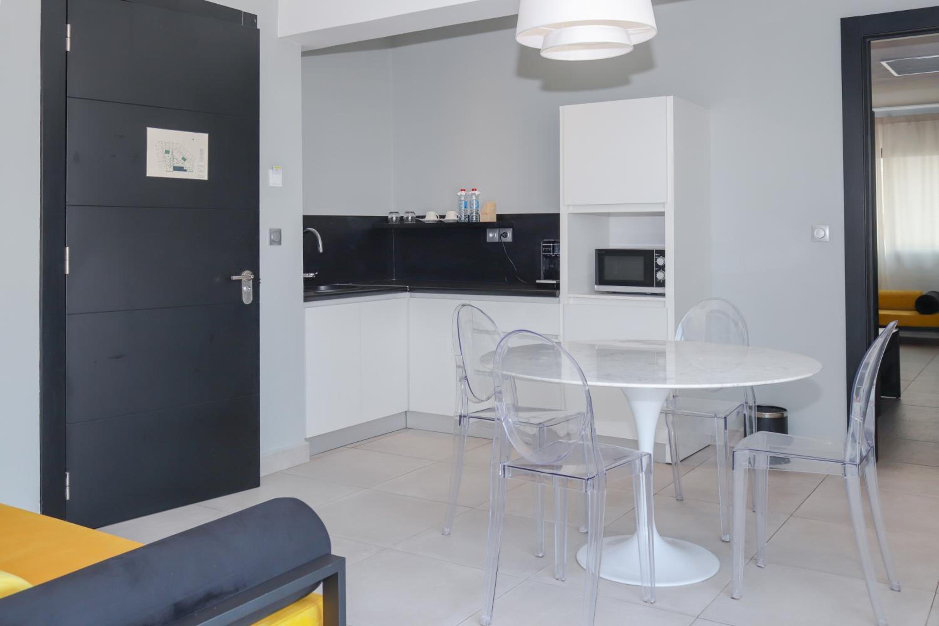 Two Bedroom Family Suite - Photo 2